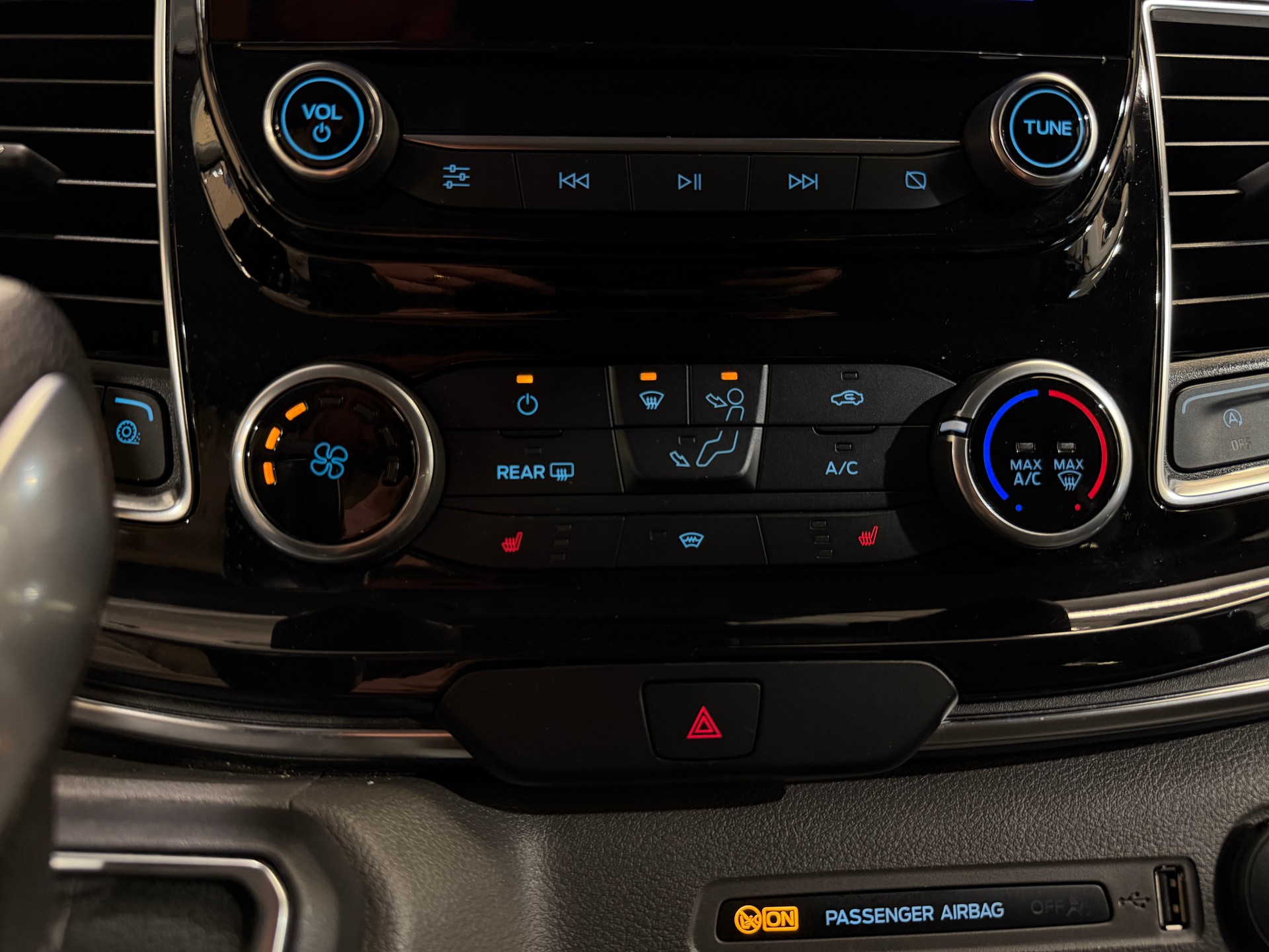 FORD Tourneo Custom 320 L2H1 Titanium A-image-11