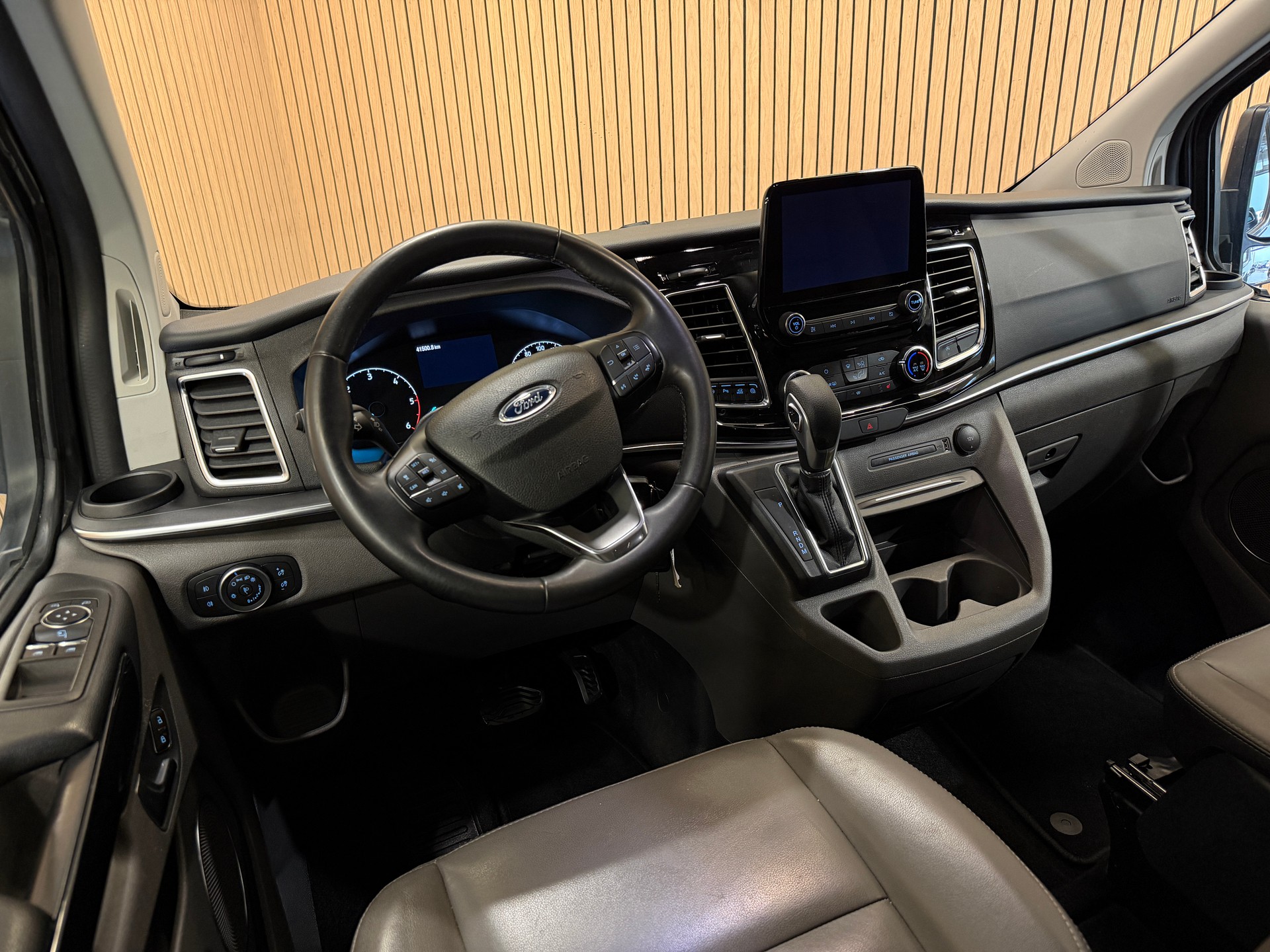 FORD Tourneo Custom 320 L2H1 Titanium A-image-7