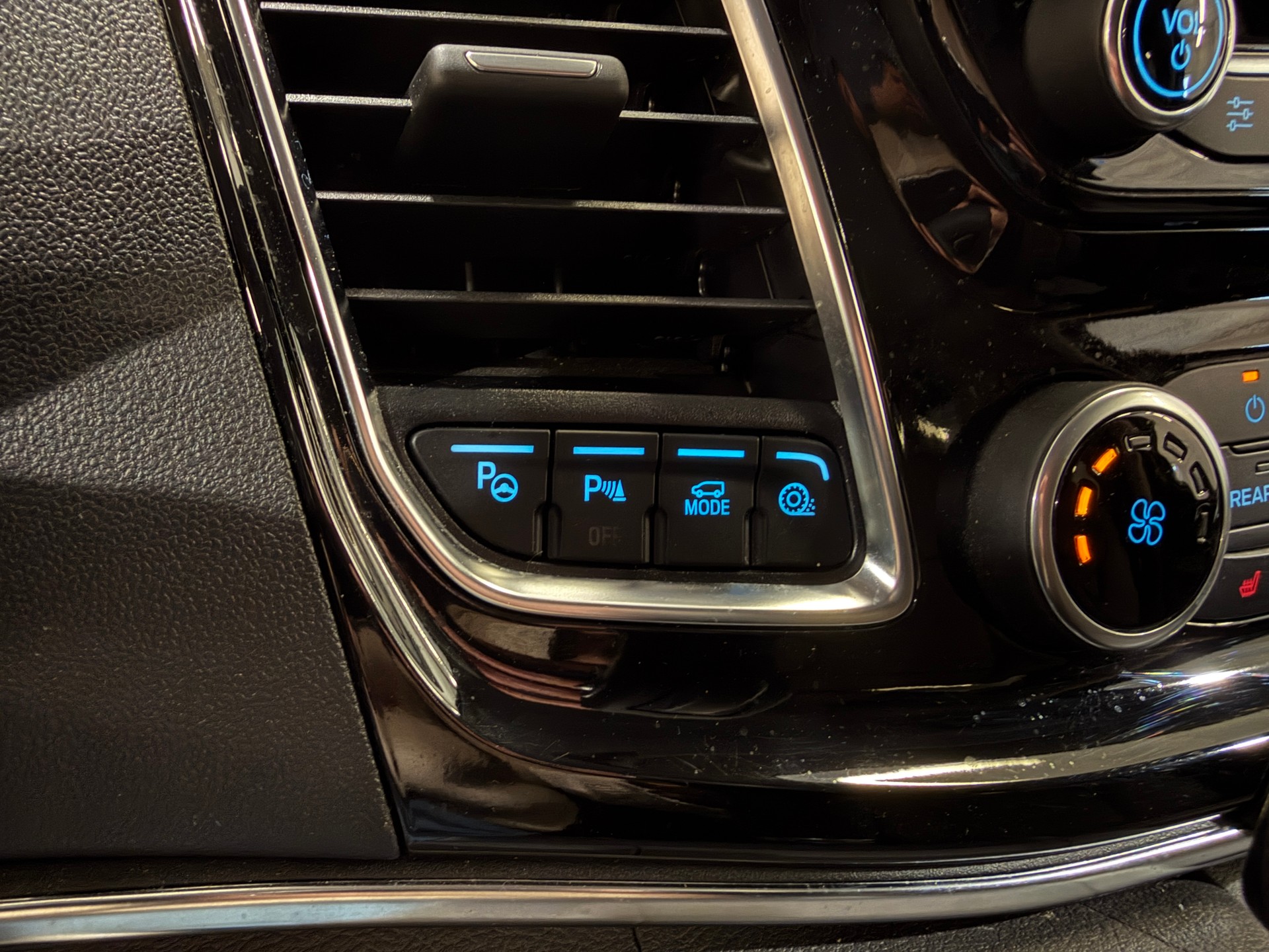 FORD Tourneo Custom 320 L2H1 Titanium A-image-15