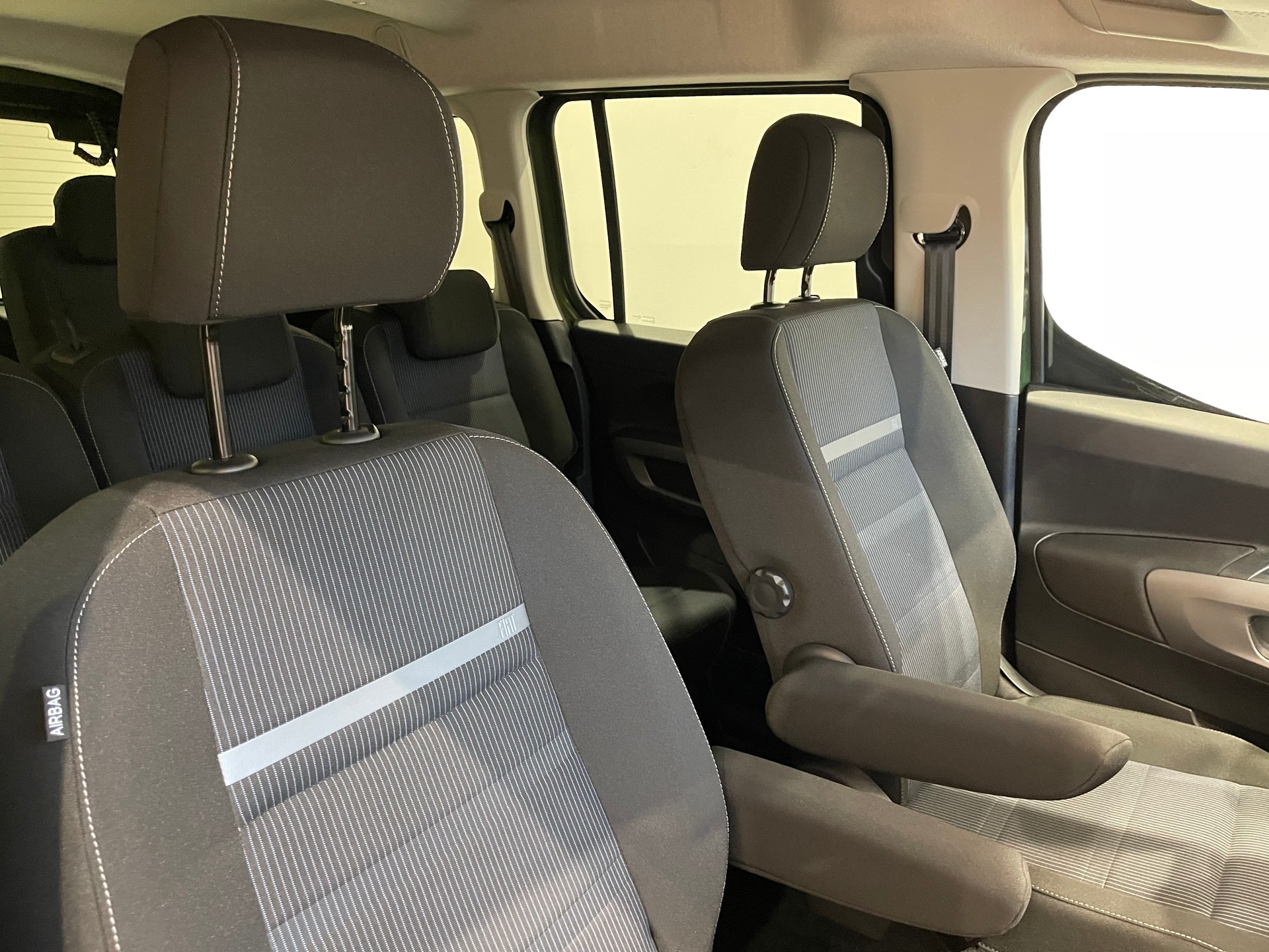 FIAT DOBLO L2H1 1.5 BlueHDI *7 Platz*-image-12