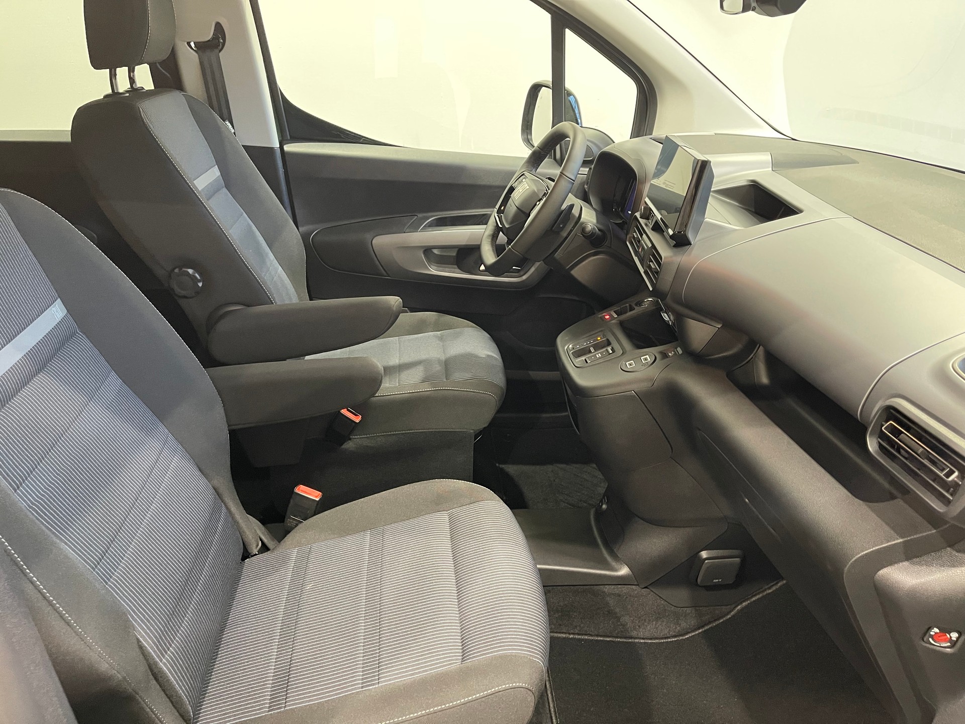 FIAT DOBLO L2H1 1.5 BlueHDI *7 Platz*-image-10