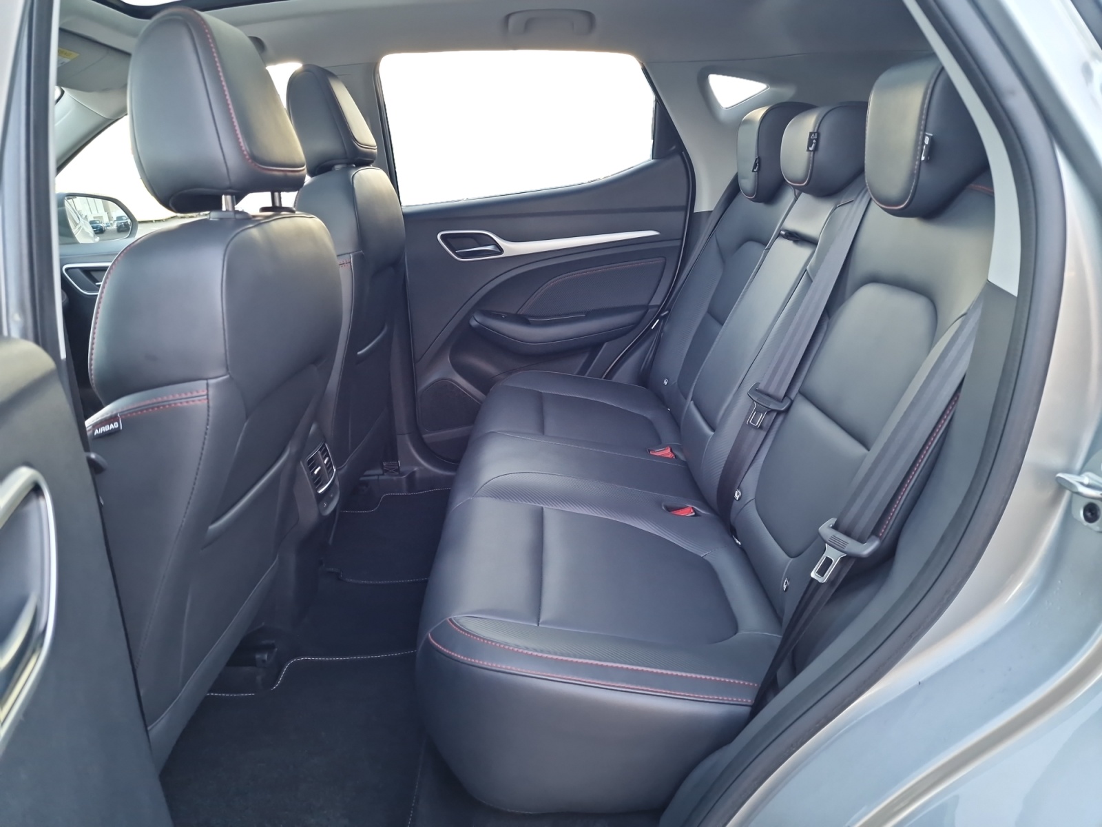 MG ZS EV 70kWh Luxury AHK Panorama Reichweite 440 km-image-23