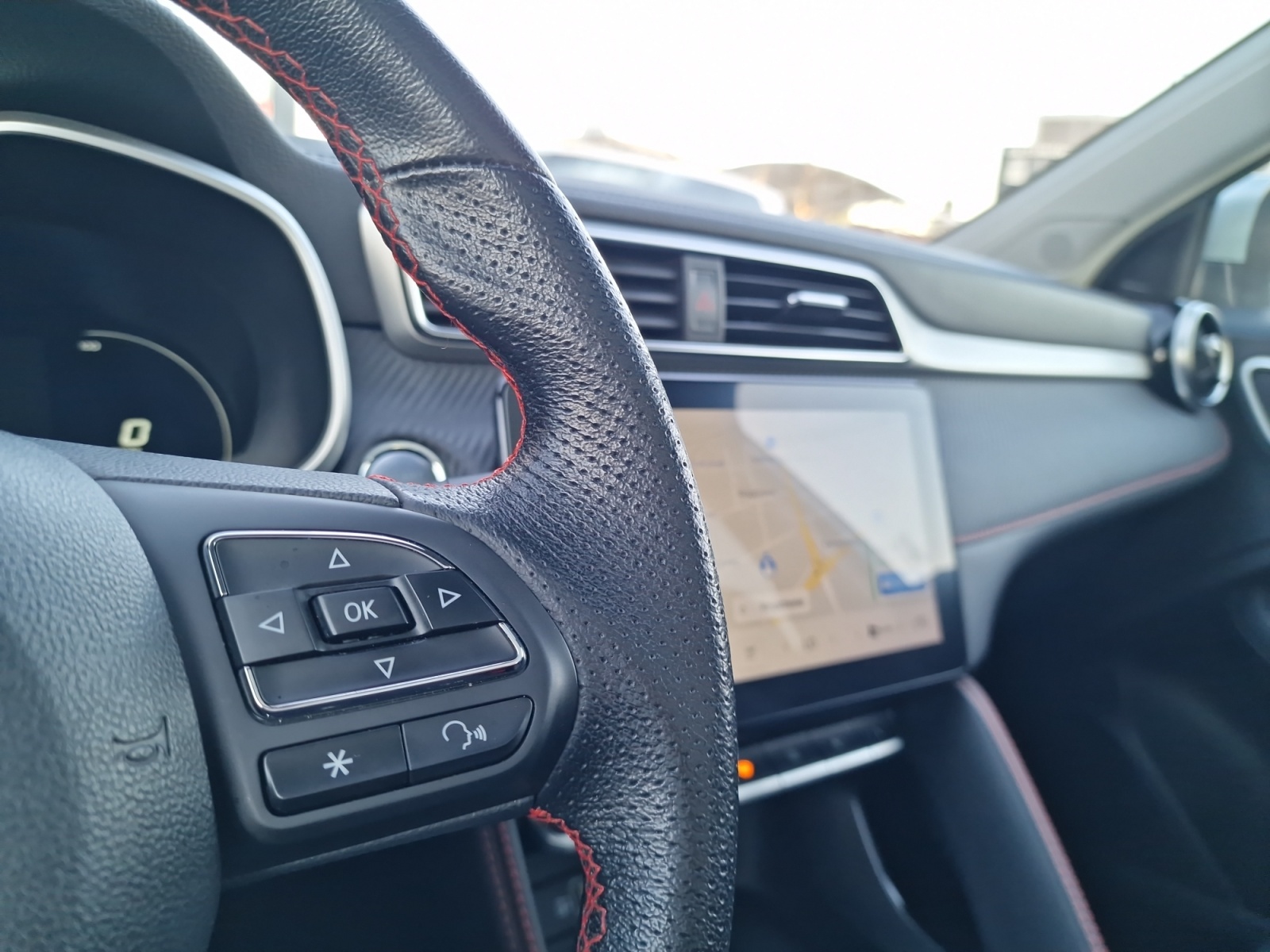 MG ZS EV 70kWh Luxury AHK Panorama Reichweite 440 km-image-17