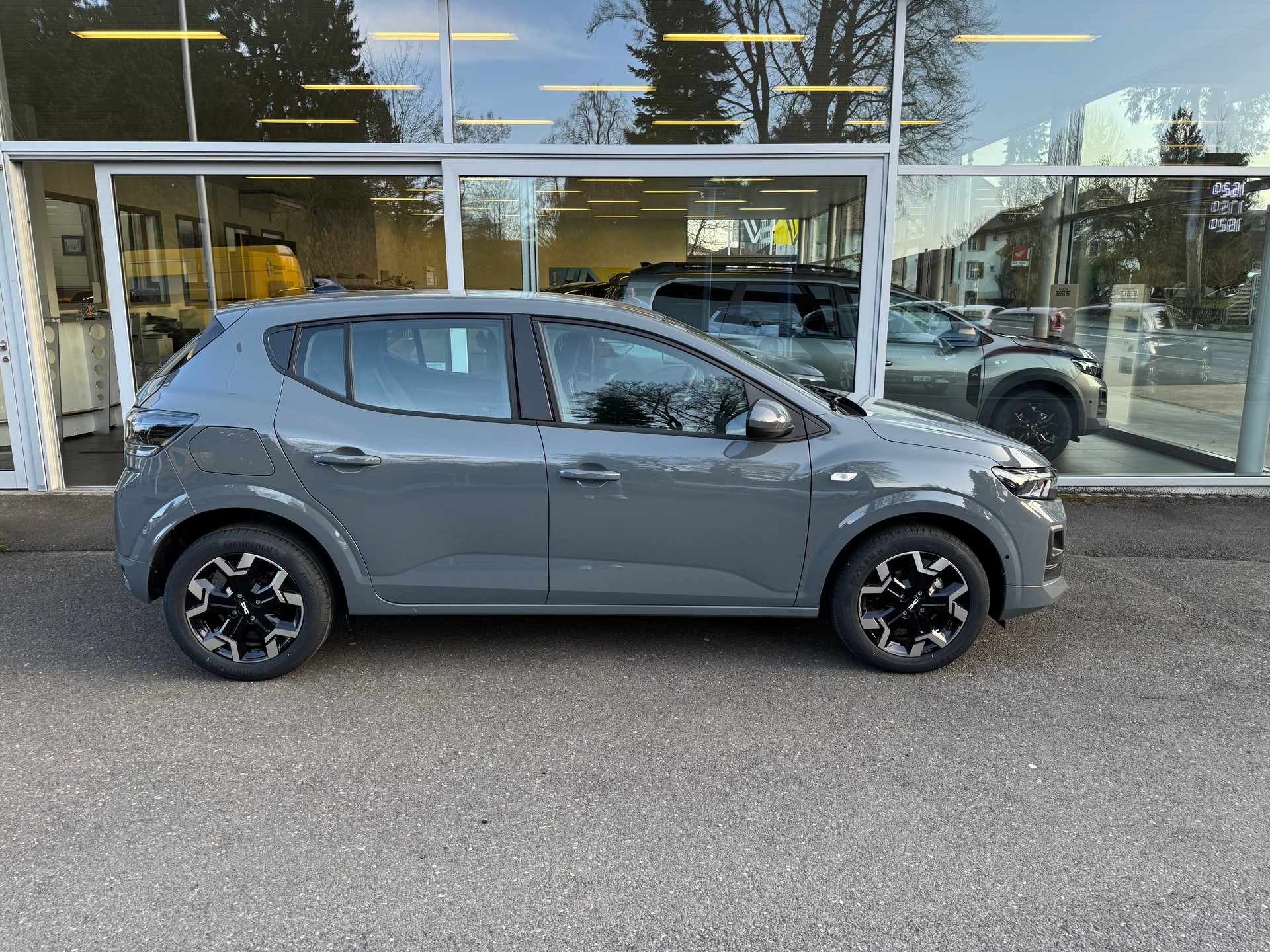 DACIA Sandero TCe 100 Journey-image-1