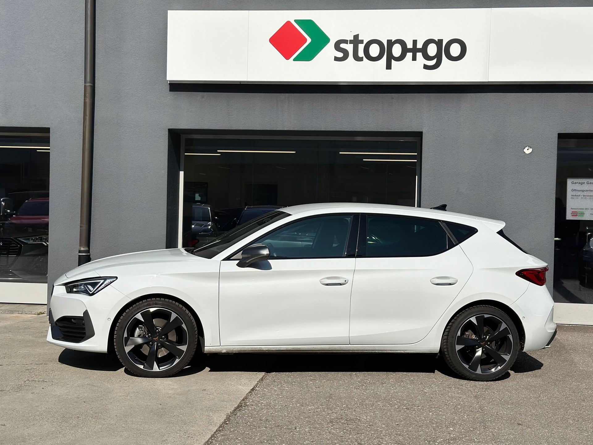 CUPRA LEON ST 2.0 TSI DSG-image-2