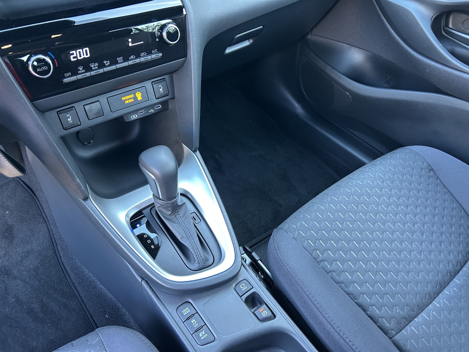 TOYOTA Yaris Cross 1.5 Comfort e-CVT-image-10