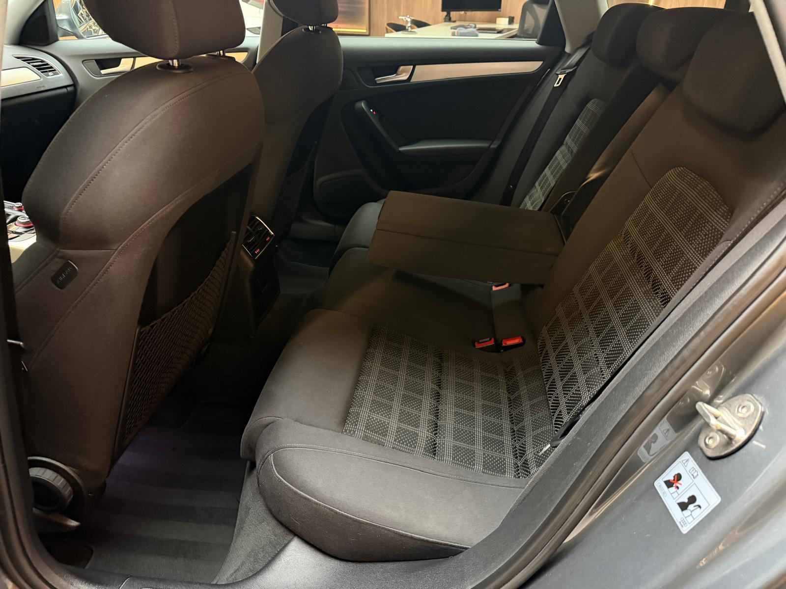 AUDI A4 Avant 2.0 TDI 143-image-16
