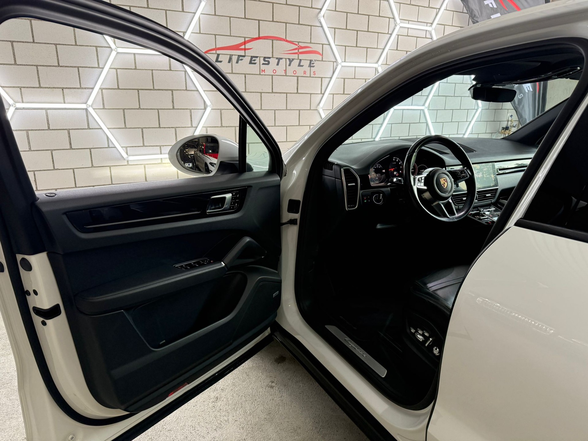 PORSCHE Cayenne-image-4