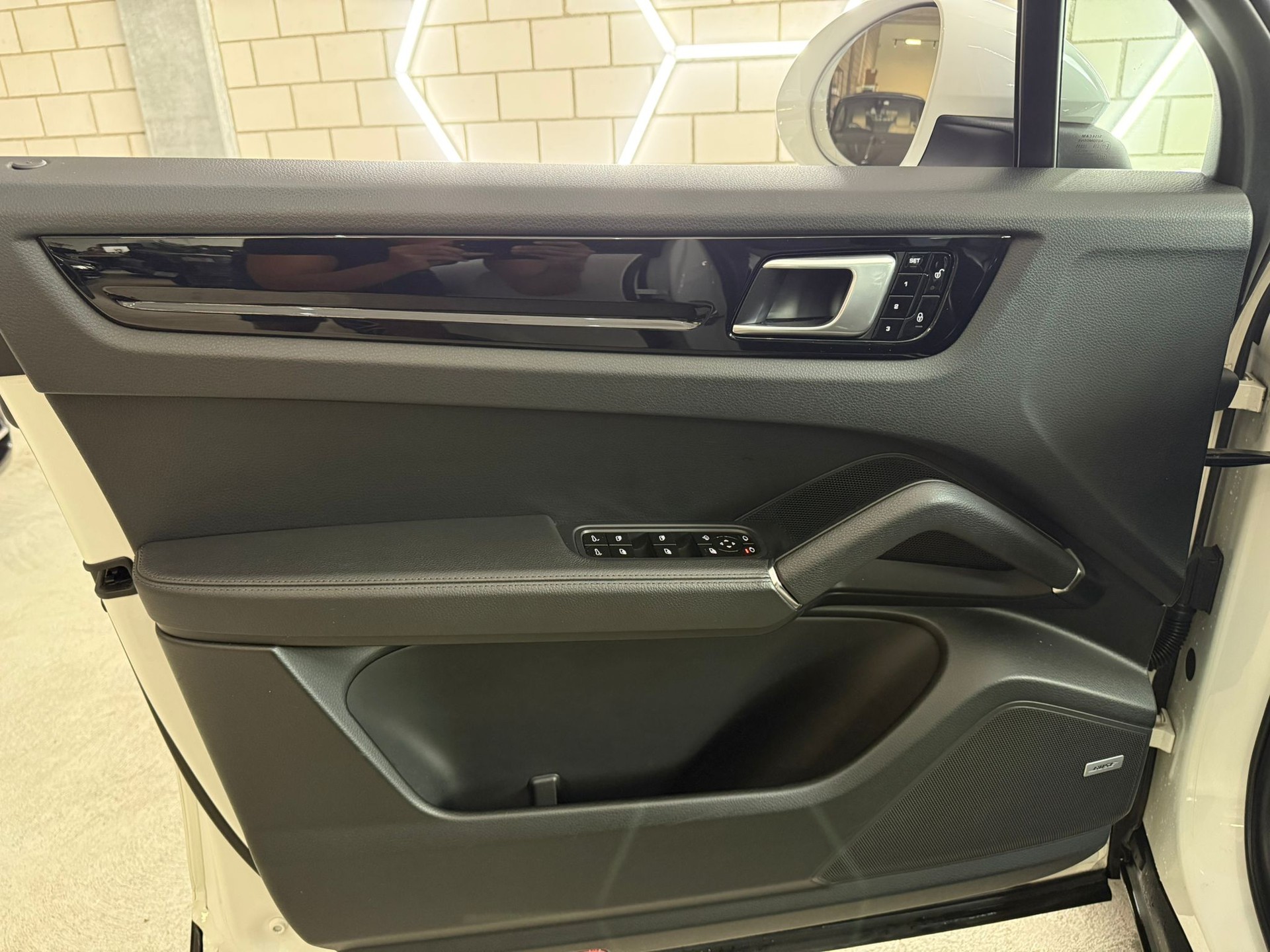 PORSCHE Cayenne-image-5