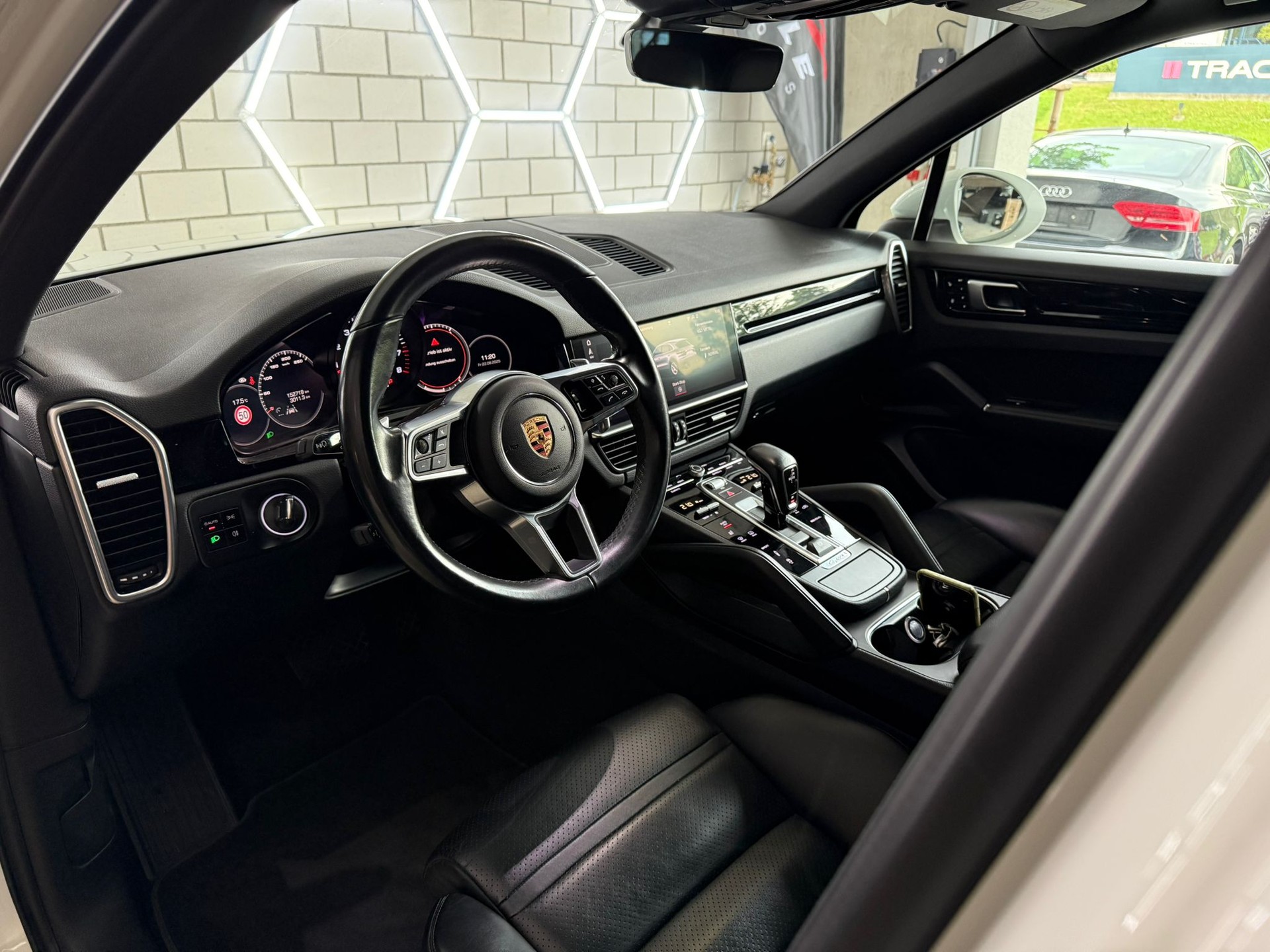 PORSCHE Cayenne-image-6