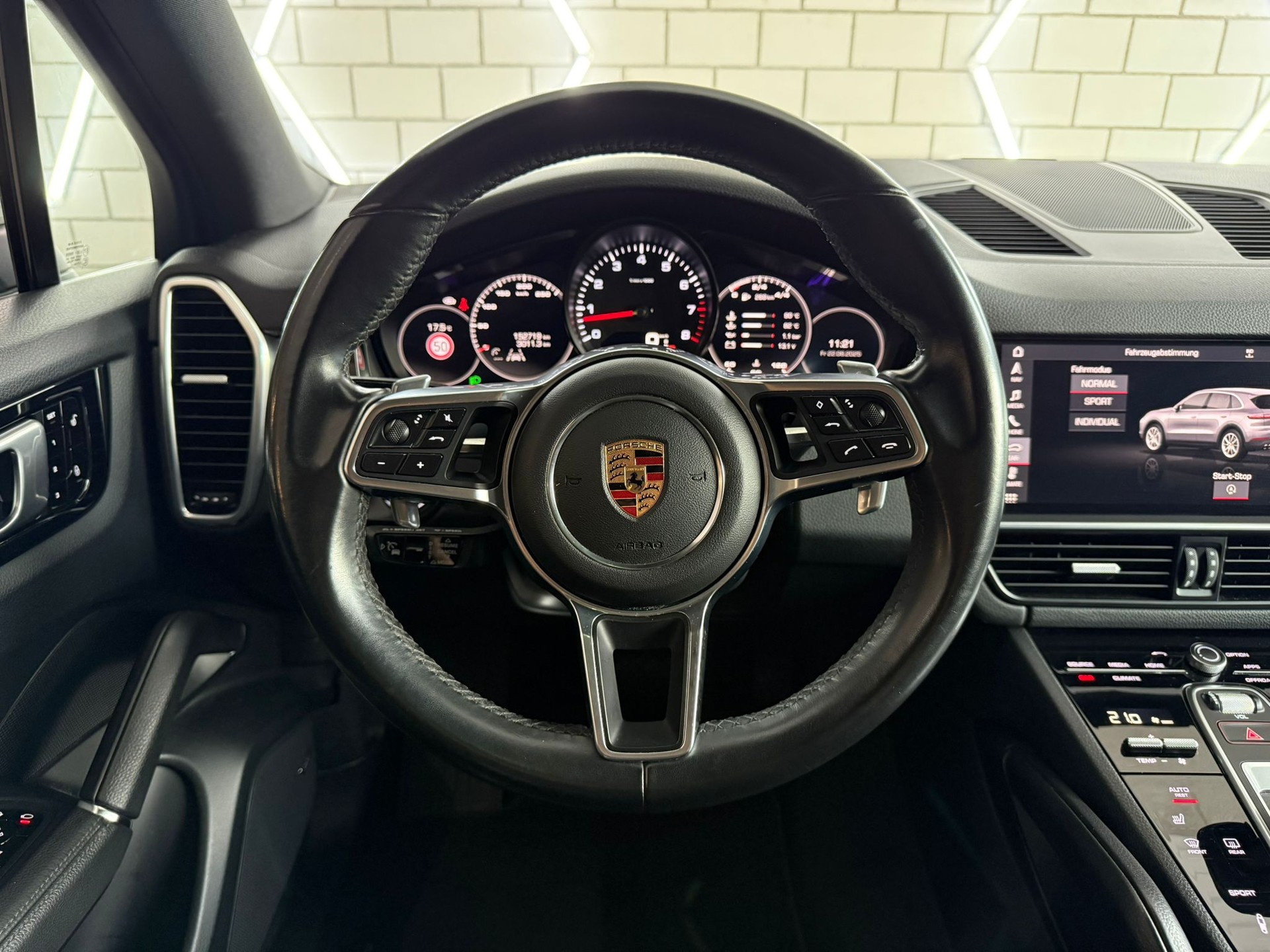 PORSCHE Cayenne-image-7