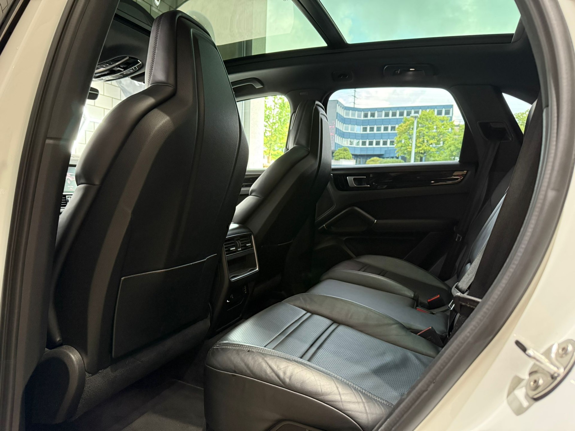 PORSCHE Cayenne-image-11
