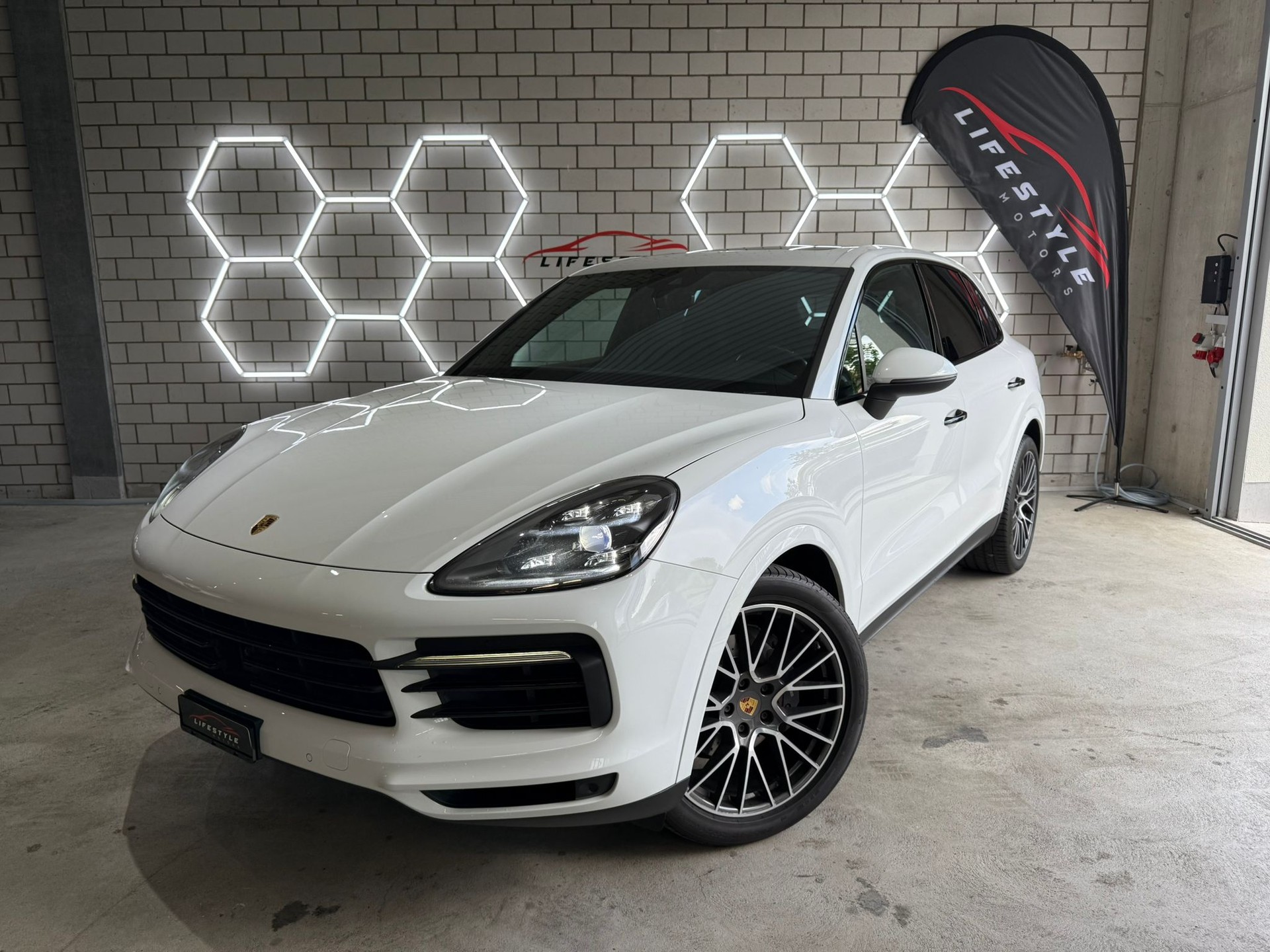 PORSCHE Cayenne-image-0