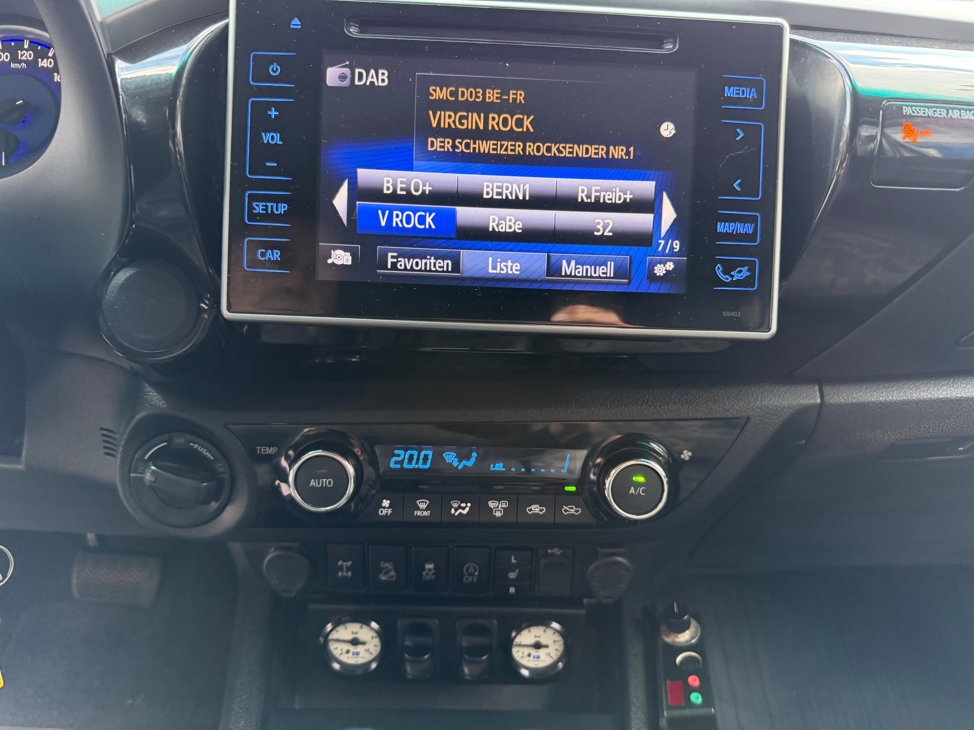 TOYOTA Hilux 2.4-4D Sol Premium Double Cab 4x4 A-image-17
