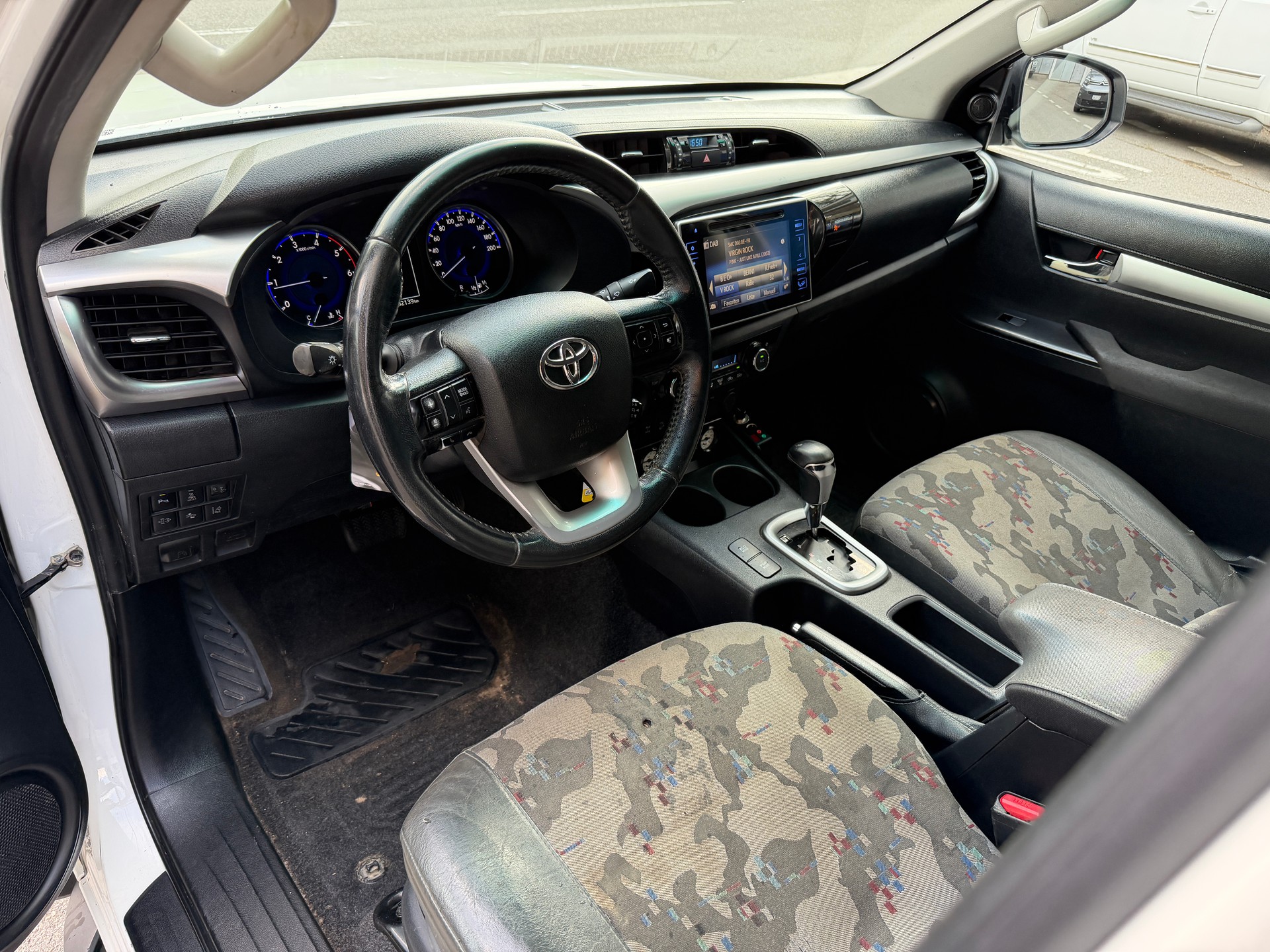 TOYOTA Hilux 2.4-4D Sol Premium Double Cab 4x4 A-image-13
