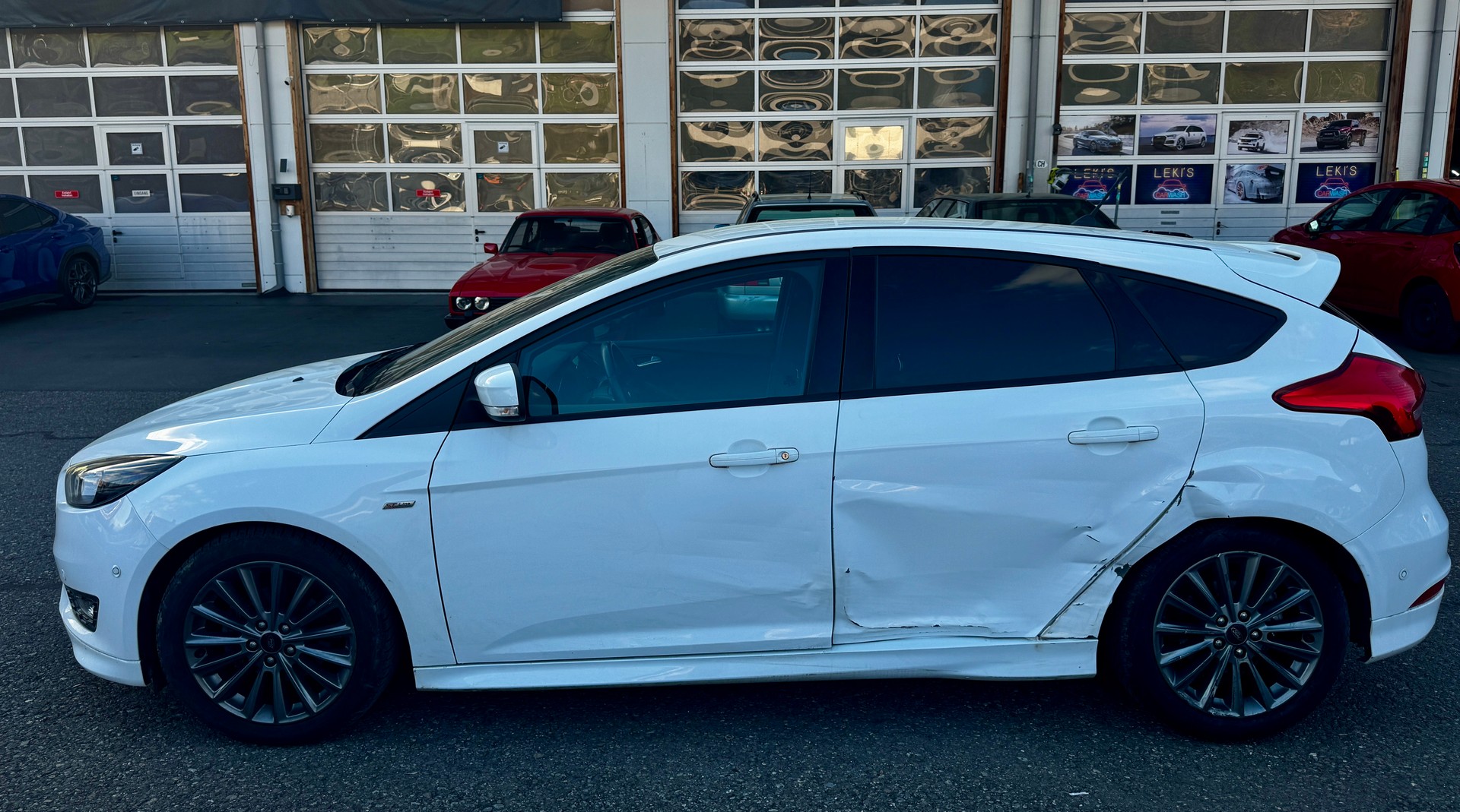 FORD Focus 1.0 SCTi ST Line-image-1