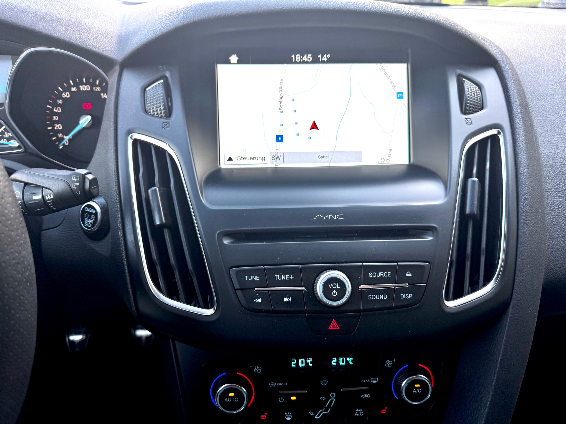 FORD Focus 1.0 SCTi ST Line-image-12