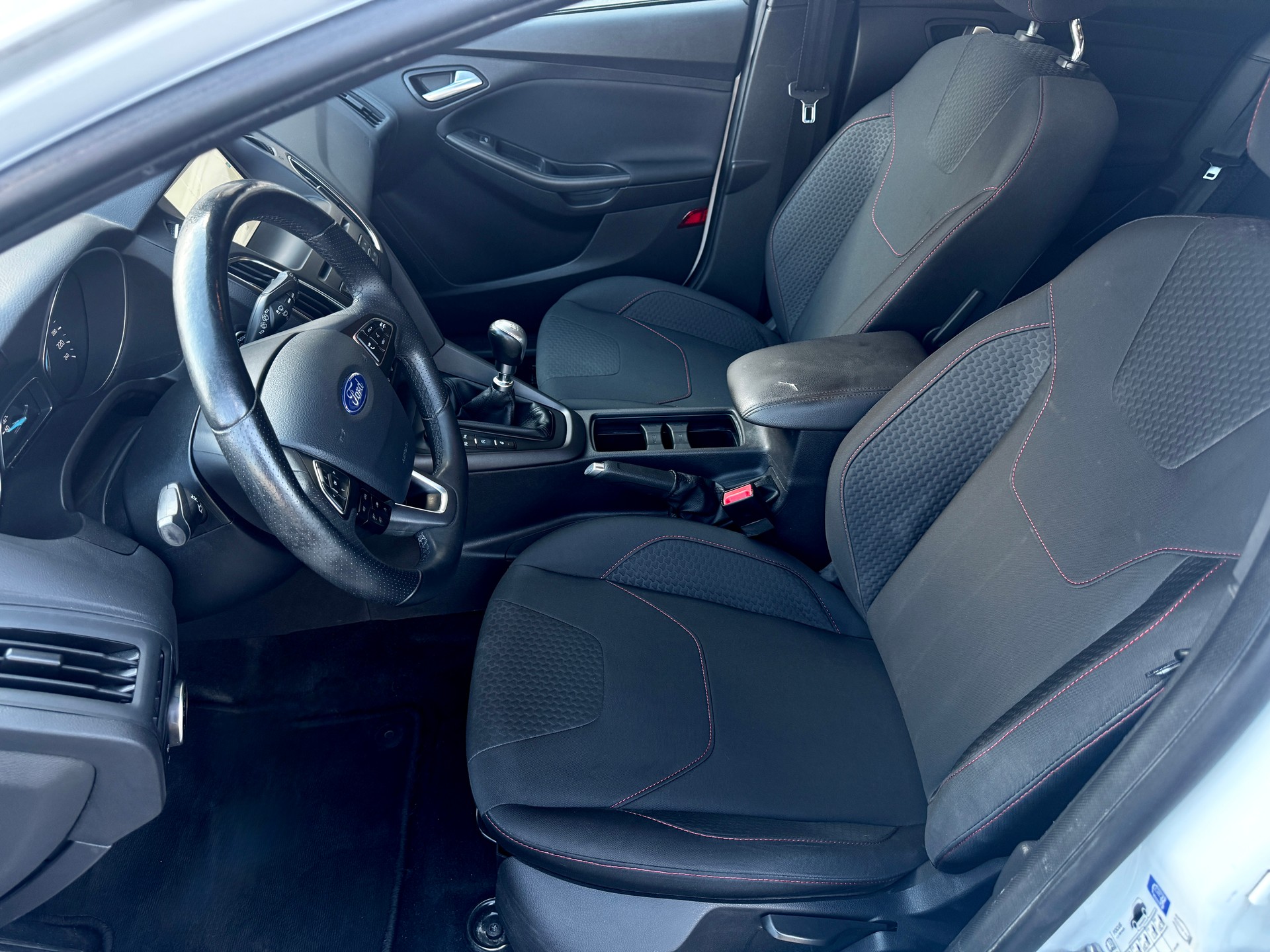 FORD Focus 1.0 SCTi ST Line-image-9
