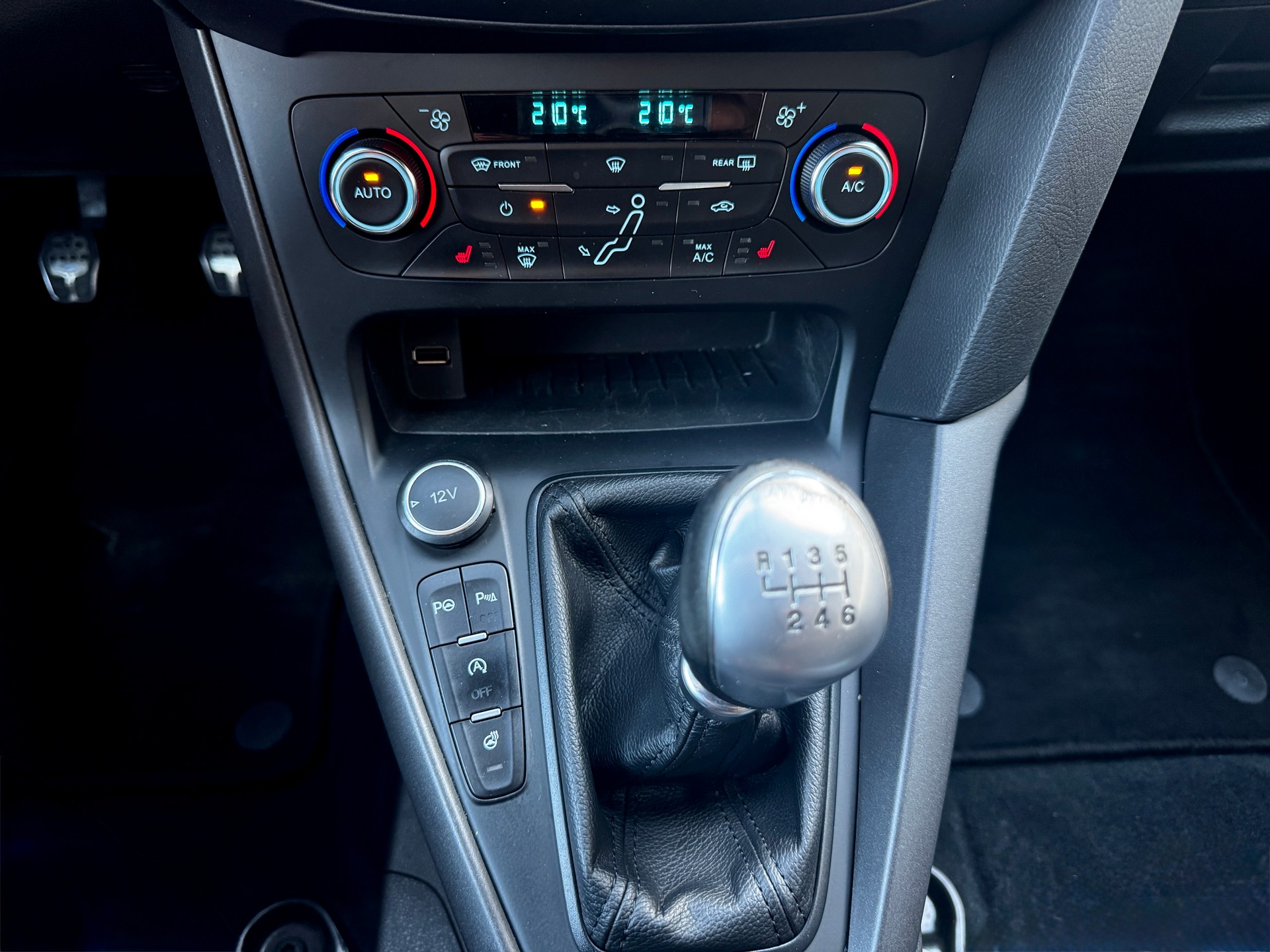 FORD Focus 1.0 SCTi ST Line-image-13