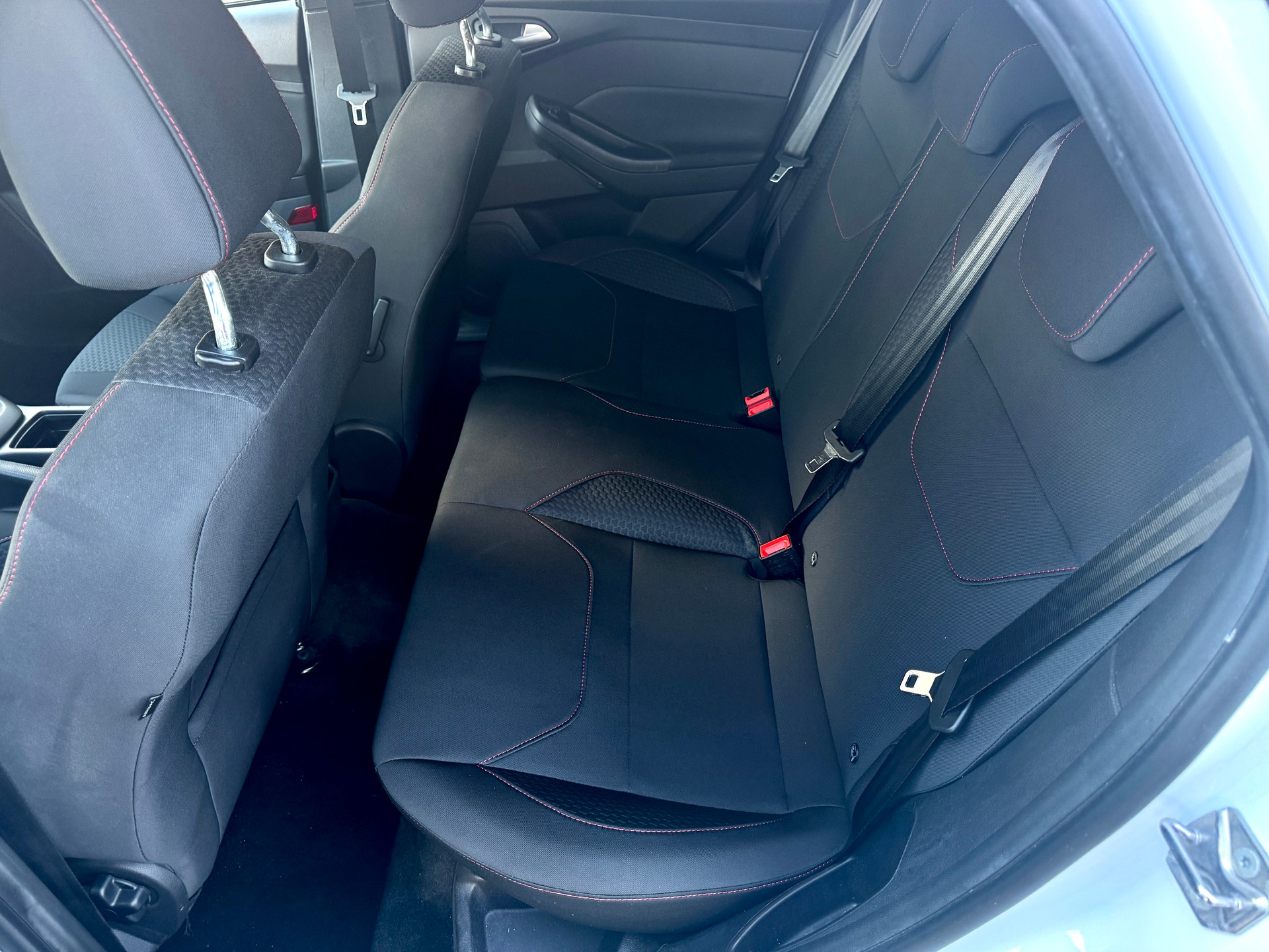 FORD Focus 1.0 SCTi ST Line-image-15