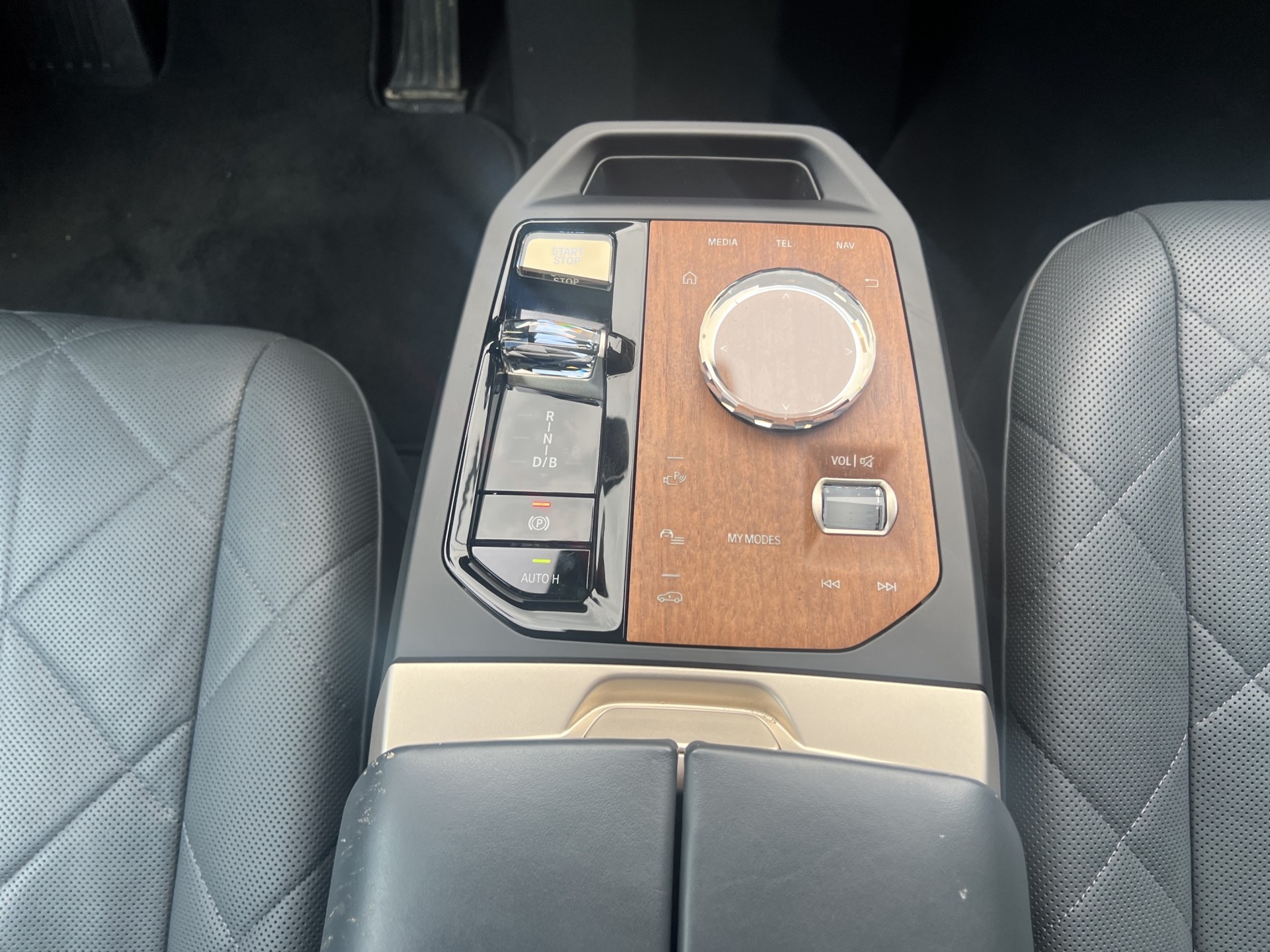 BMW iX xDrive50-image-17