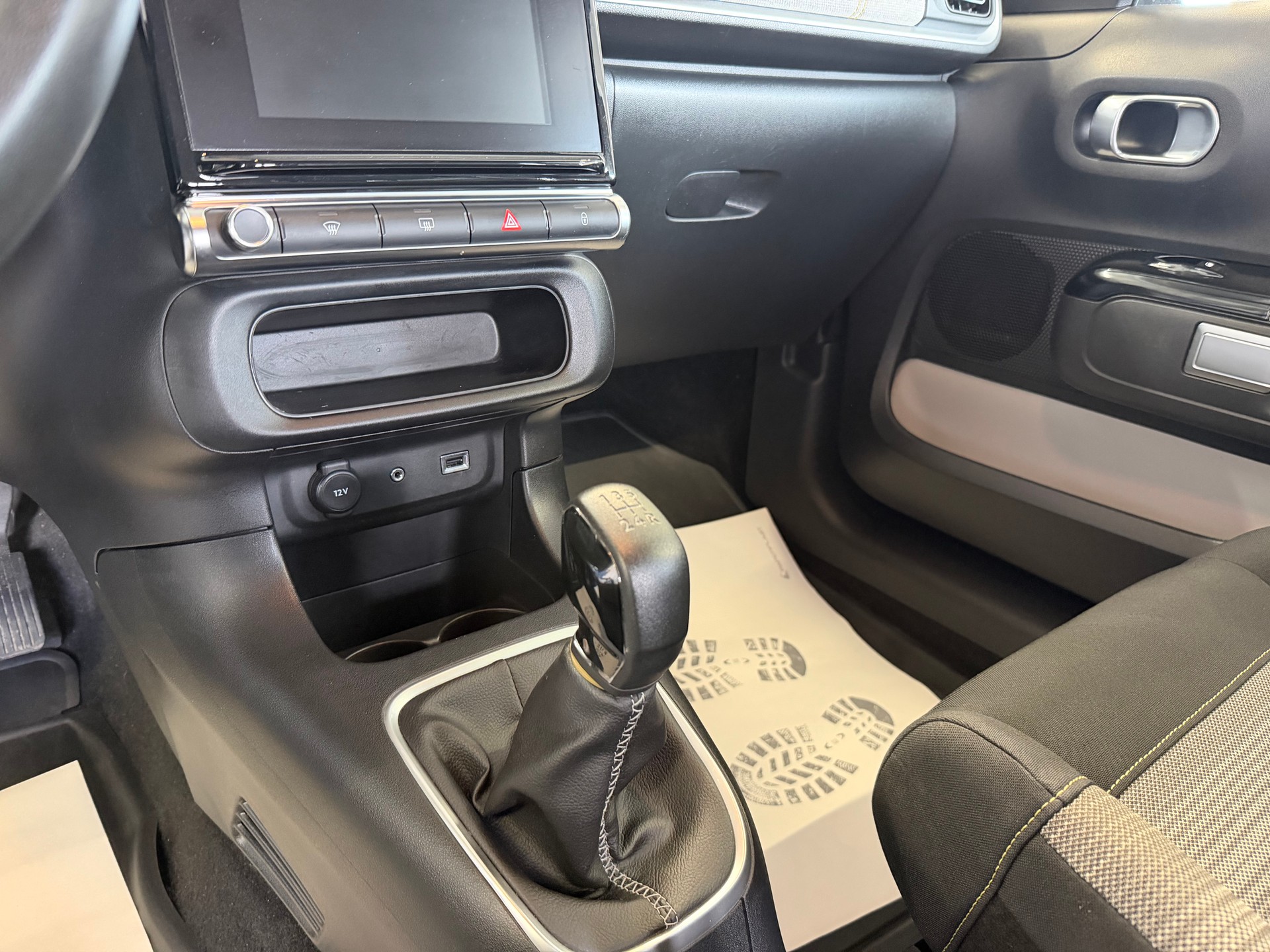 CITROEN C3 1.2i PureTech Feel-image-9