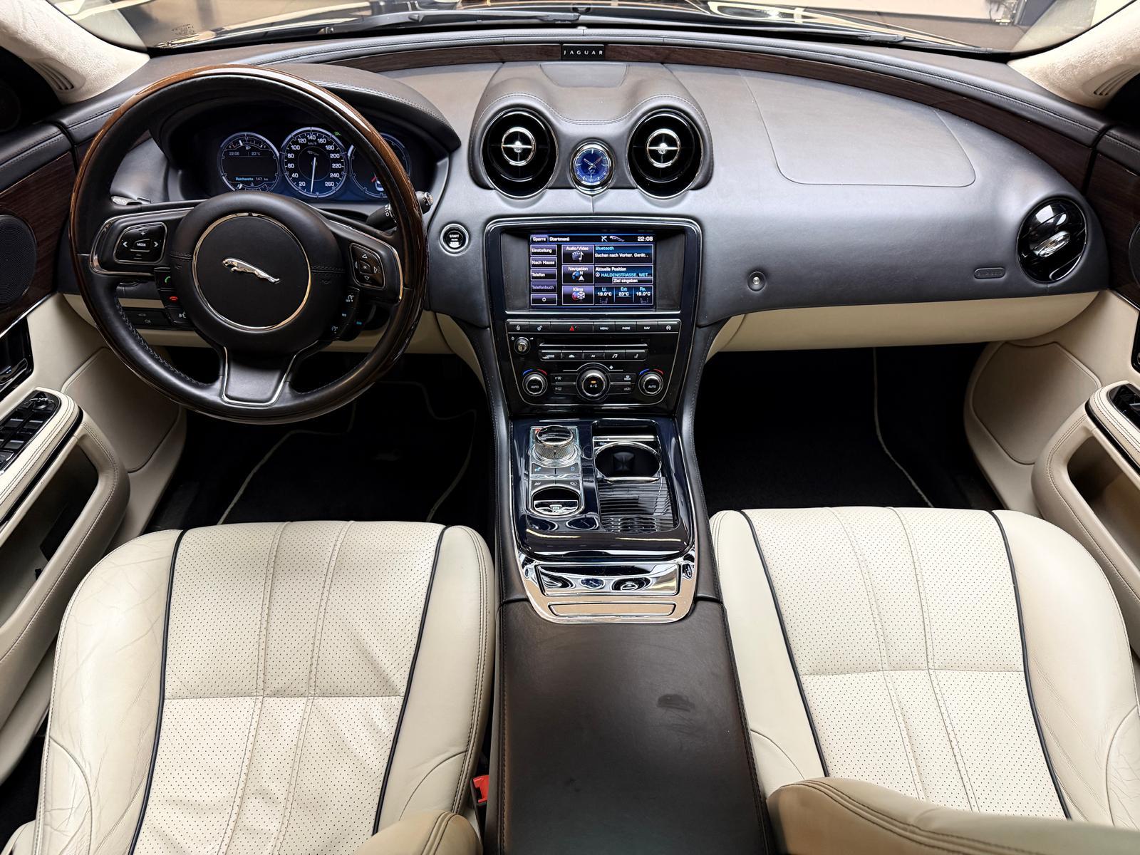 JAGUAR XJ 3.0 V6 S/C Premium Luxury AWD-image-10