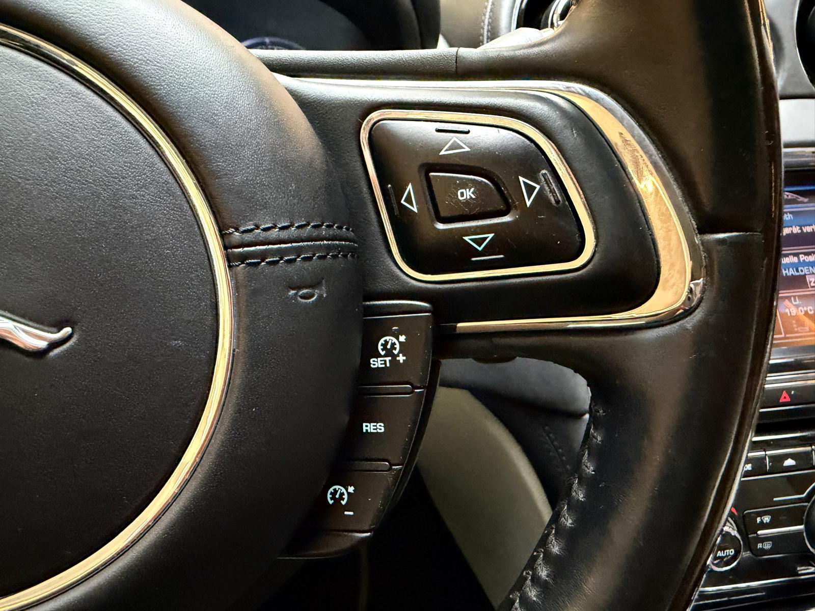 JAGUAR XJ 3.0 V6 S/C Premium Luxury AWD-image-24