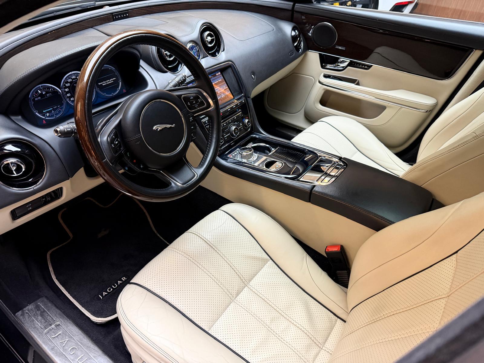 JAGUAR XJ 3.0 V6 S/C Premium Luxury AWD-image-13