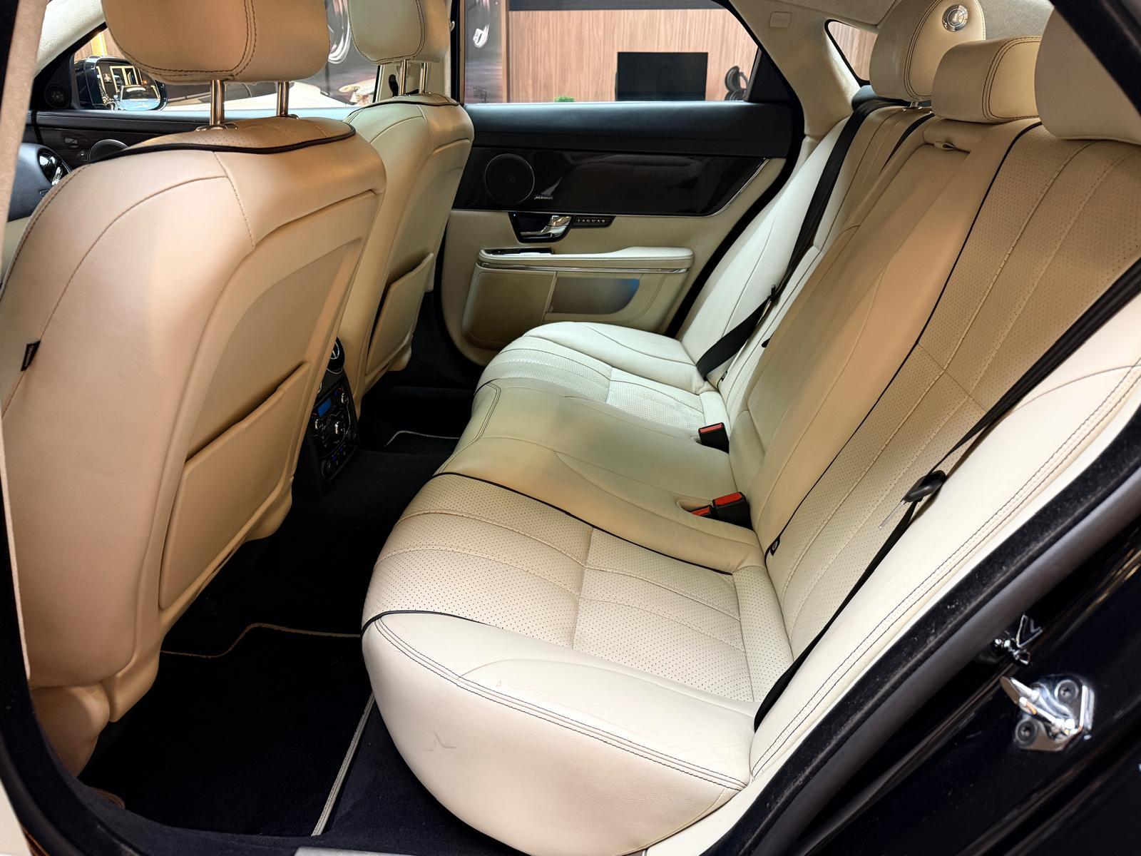 JAGUAR XJ 3.0 V6 S/C Premium Luxury AWD-image-15