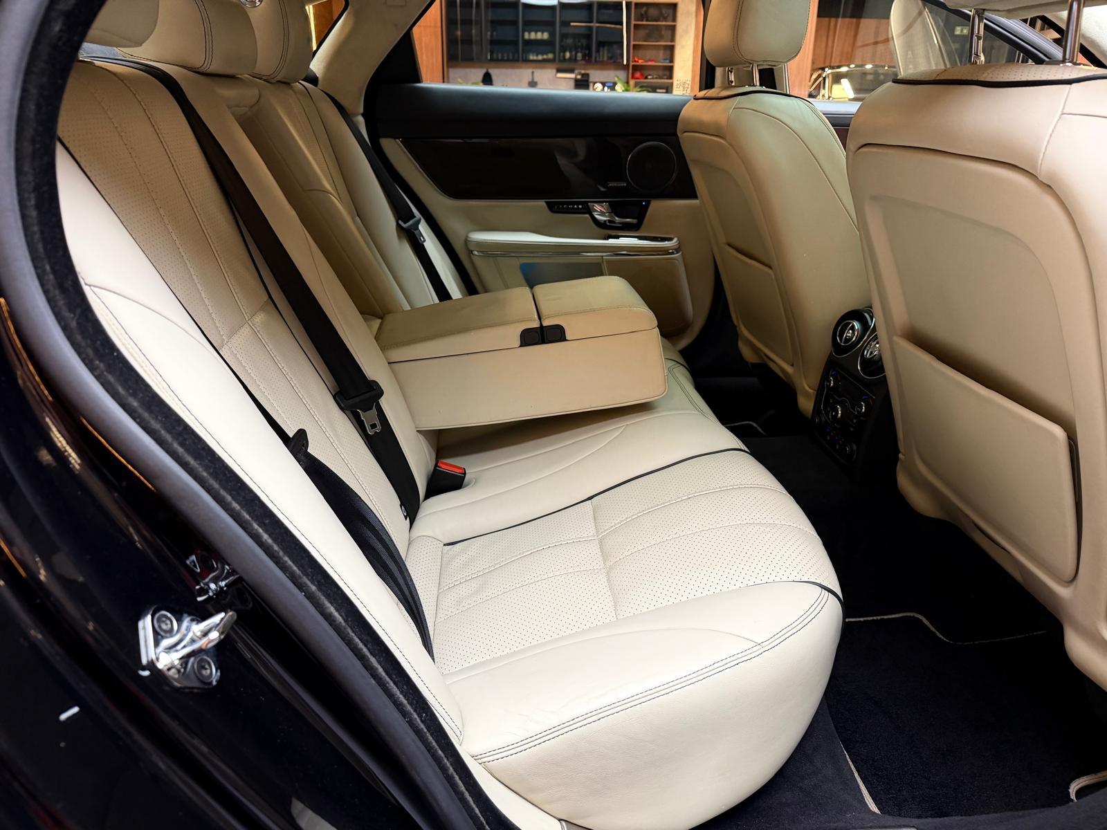 JAGUAR XJ 3.0 V6 S/C Premium Luxury AWD-image-16