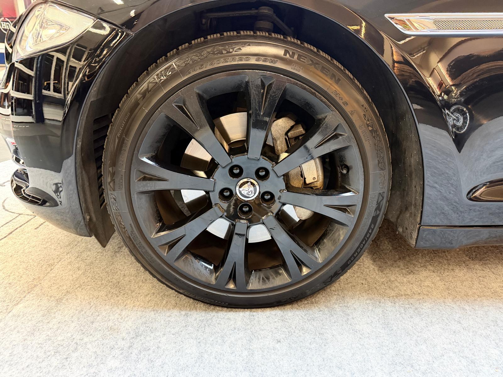JAGUAR XJ 3.0 V6 S/C Premium Luxury AWD-image-9