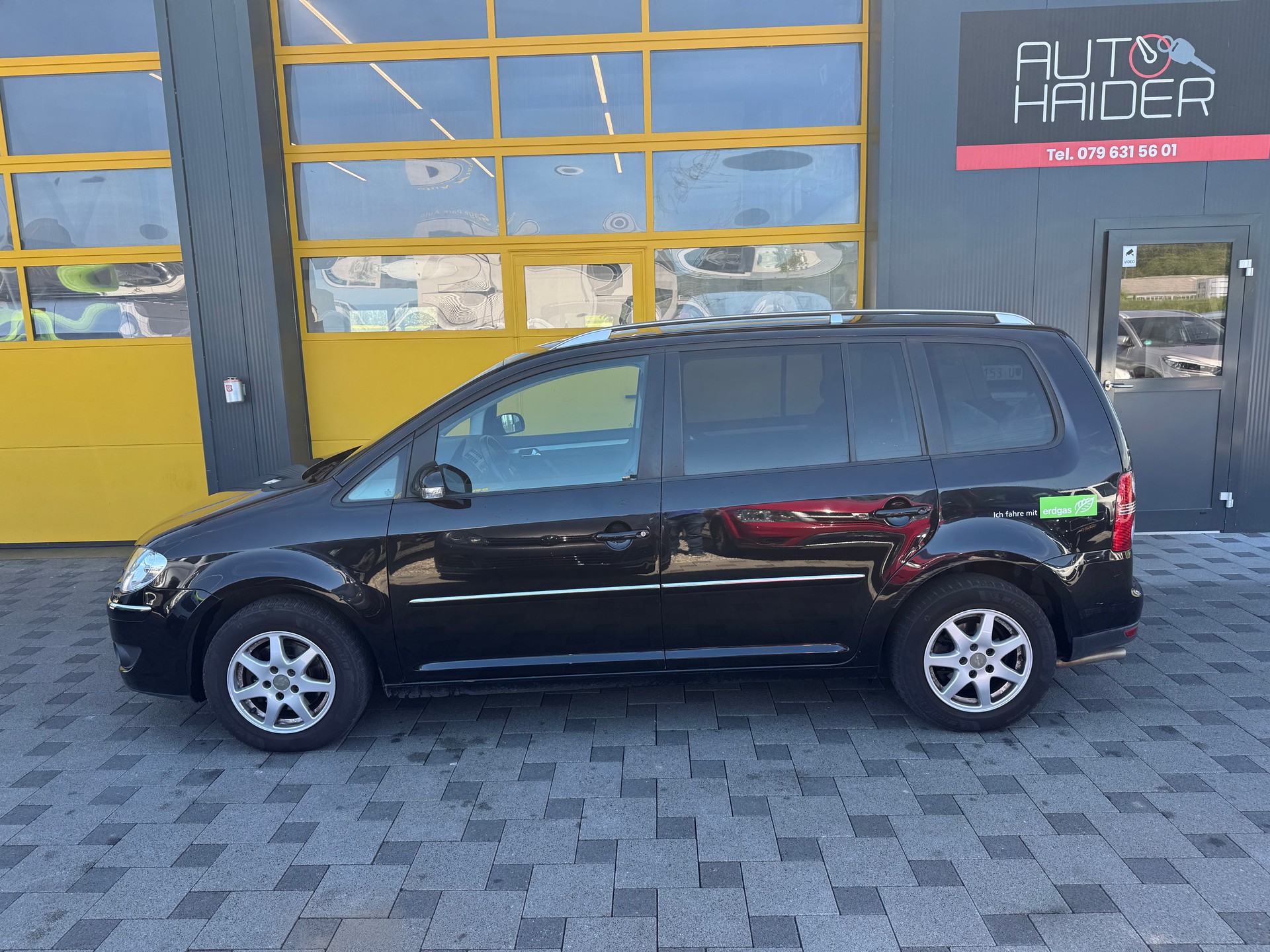 VW Touran 2.0 EcoFuel Highline-image-6