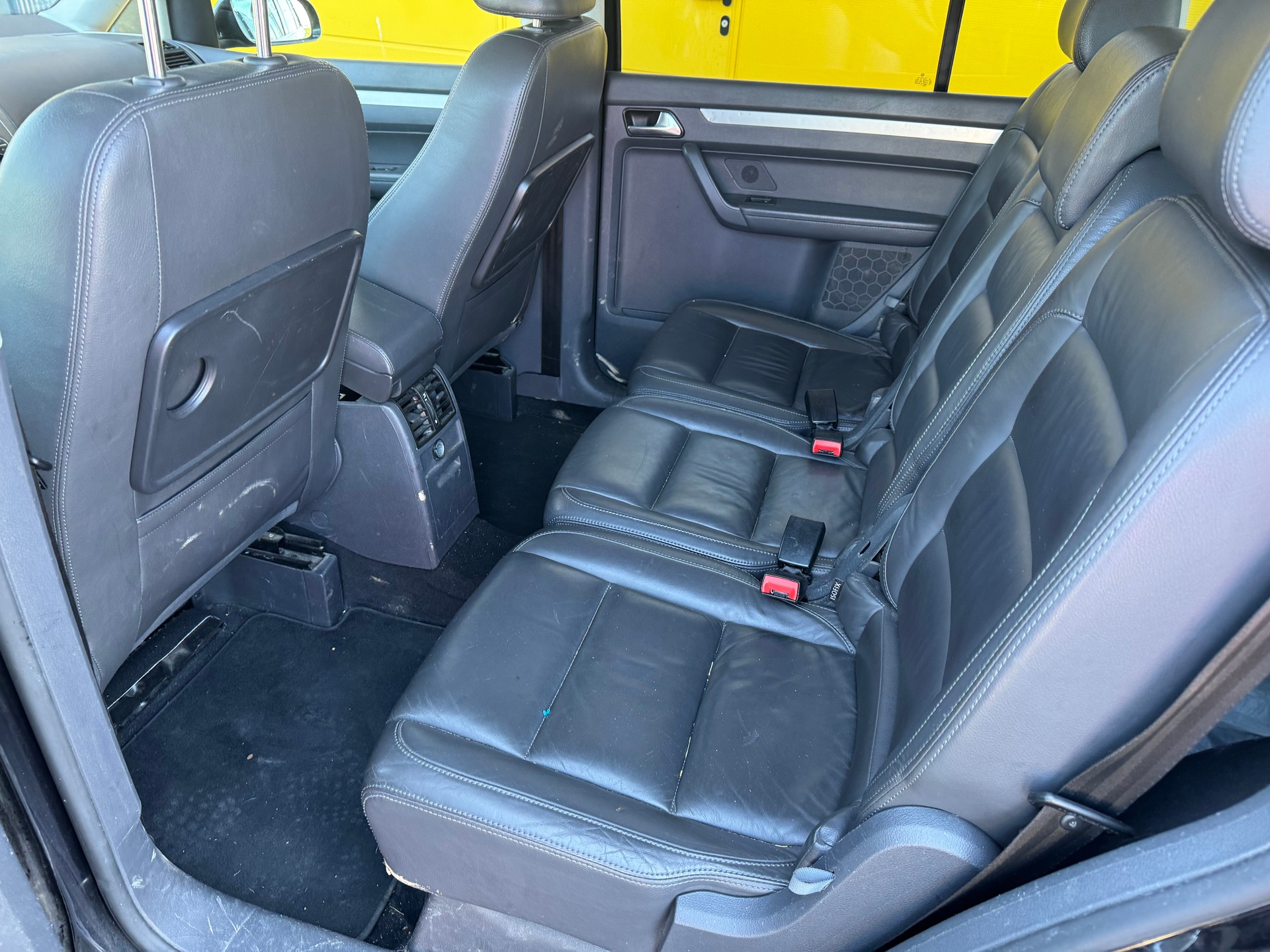 VW Touran 2.0 EcoFuel Highline-image-9