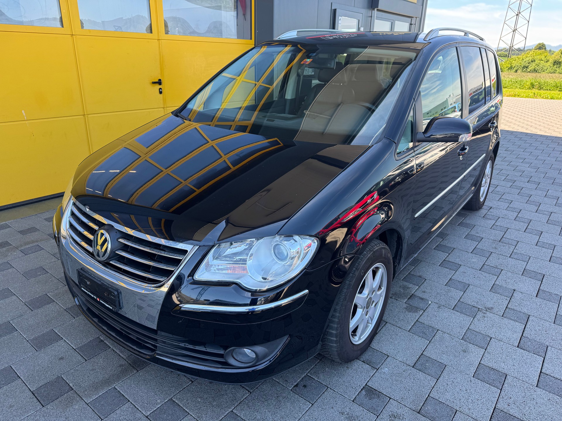 VW Touran 2.0 EcoFuel Highline-image-0