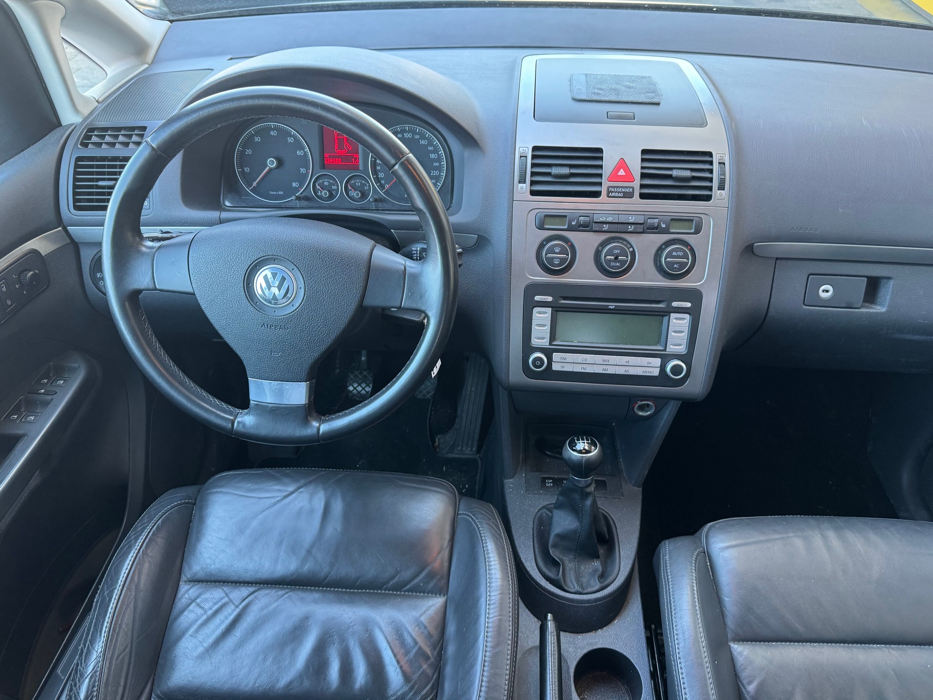 VW Touran 2.0 EcoFuel Highline-image-15