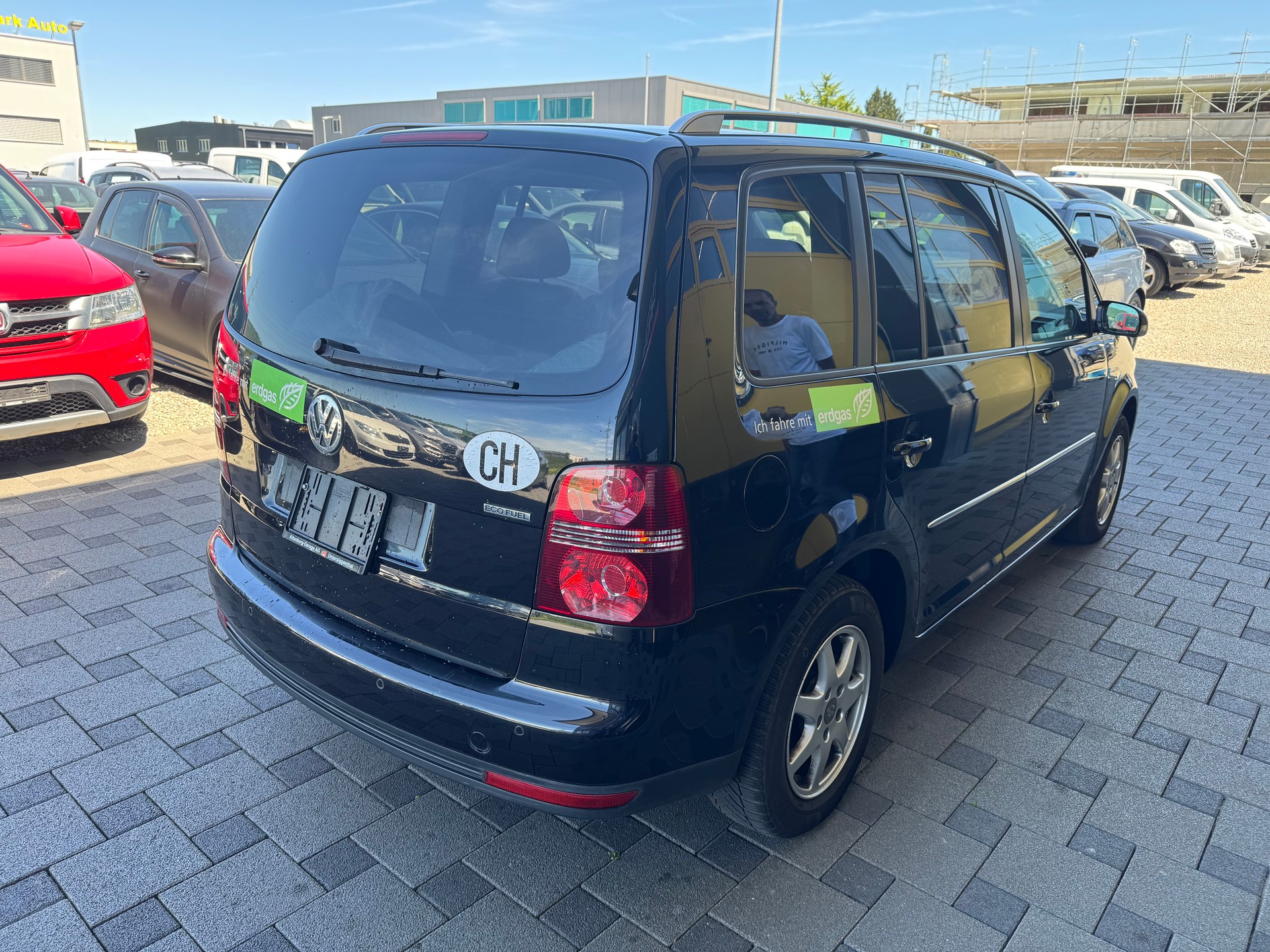 VW Touran 2.0 EcoFuel Highline-image-4