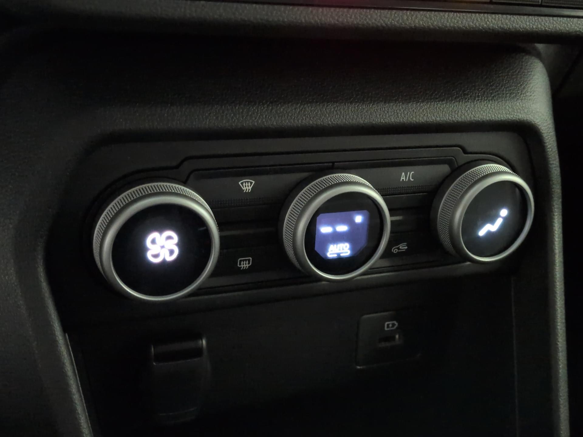 DACIA Sandero Stepway TCe 90 Expression CVT-image-19