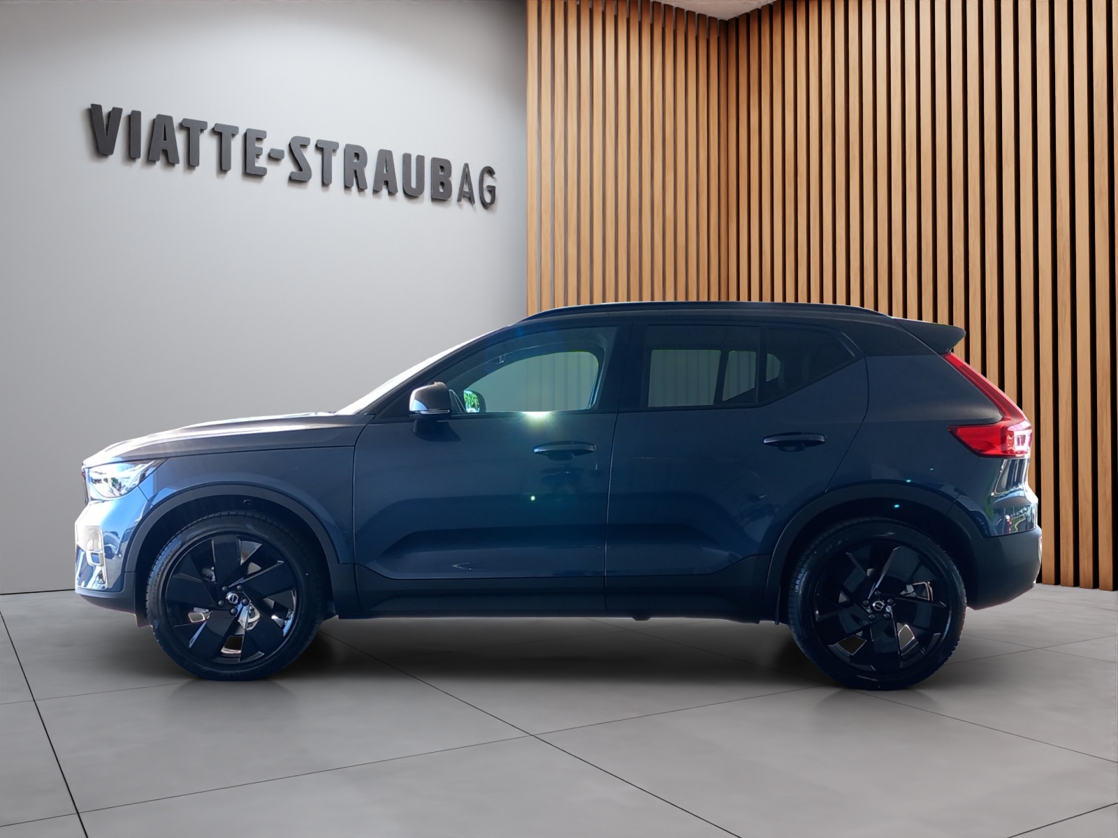 VOLVO XC40 2.0 B4 MH Black Edition-showroom-element-2