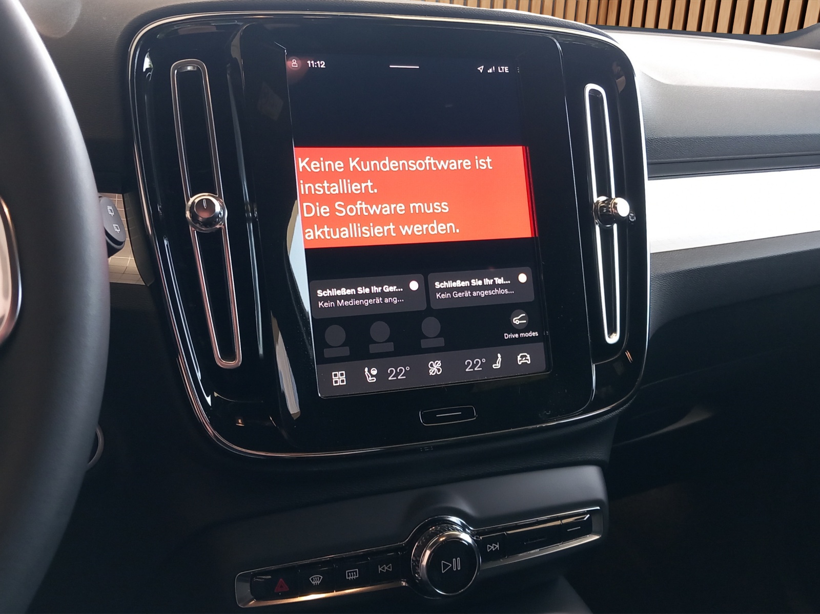 VOLVO XC40 2.0 B4 MH Black Edition-image-16