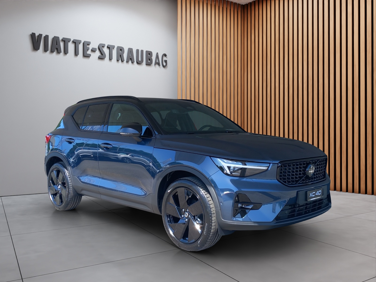 VOLVO XC40 2.0 B4 MH Black Edition-image-0