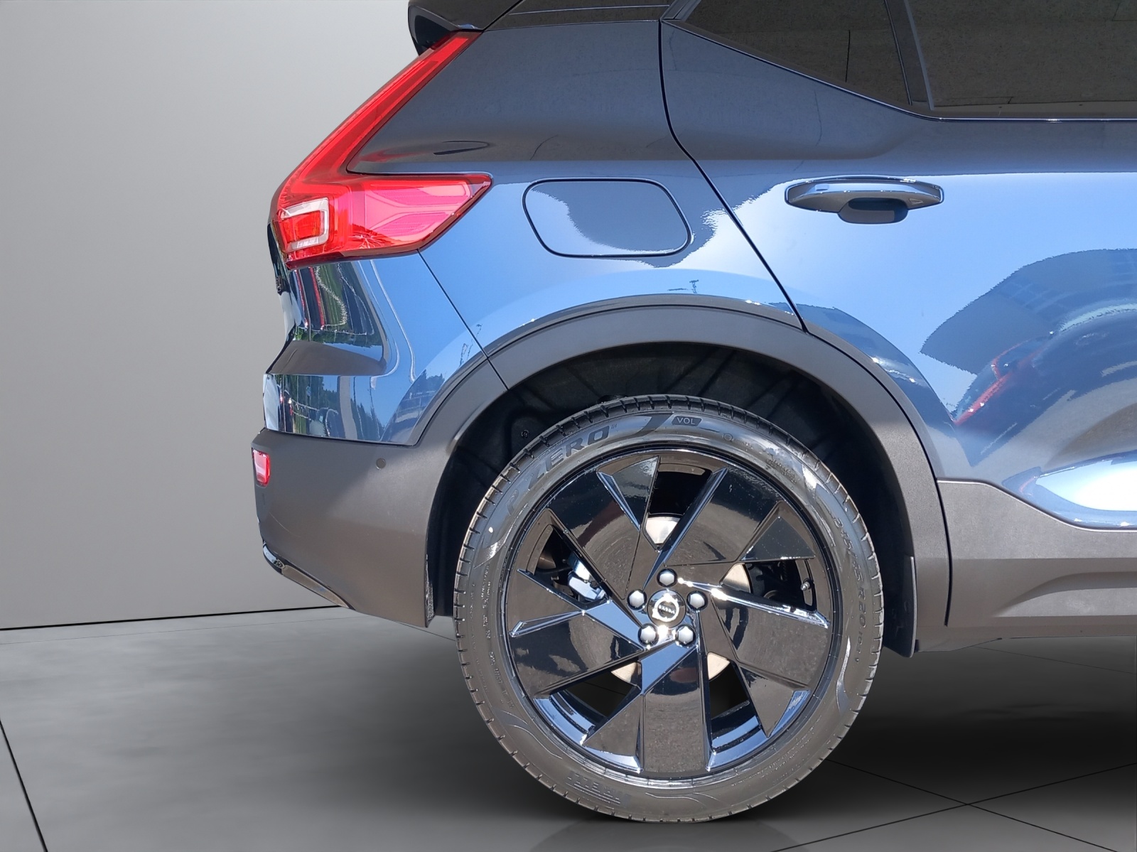 VOLVO XC40 2.0 B4 MH Black Edition-image-22