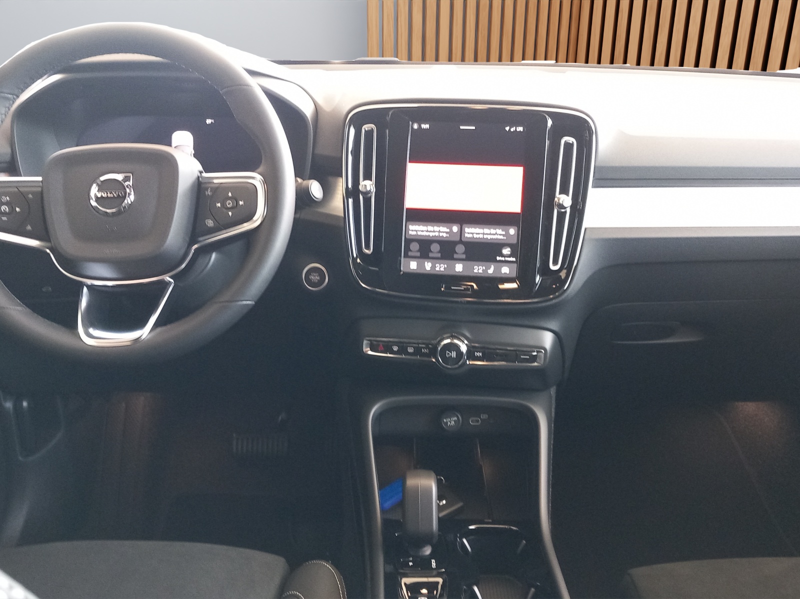 VOLVO XC40 2.0 B4 MH Black Edition-image-12