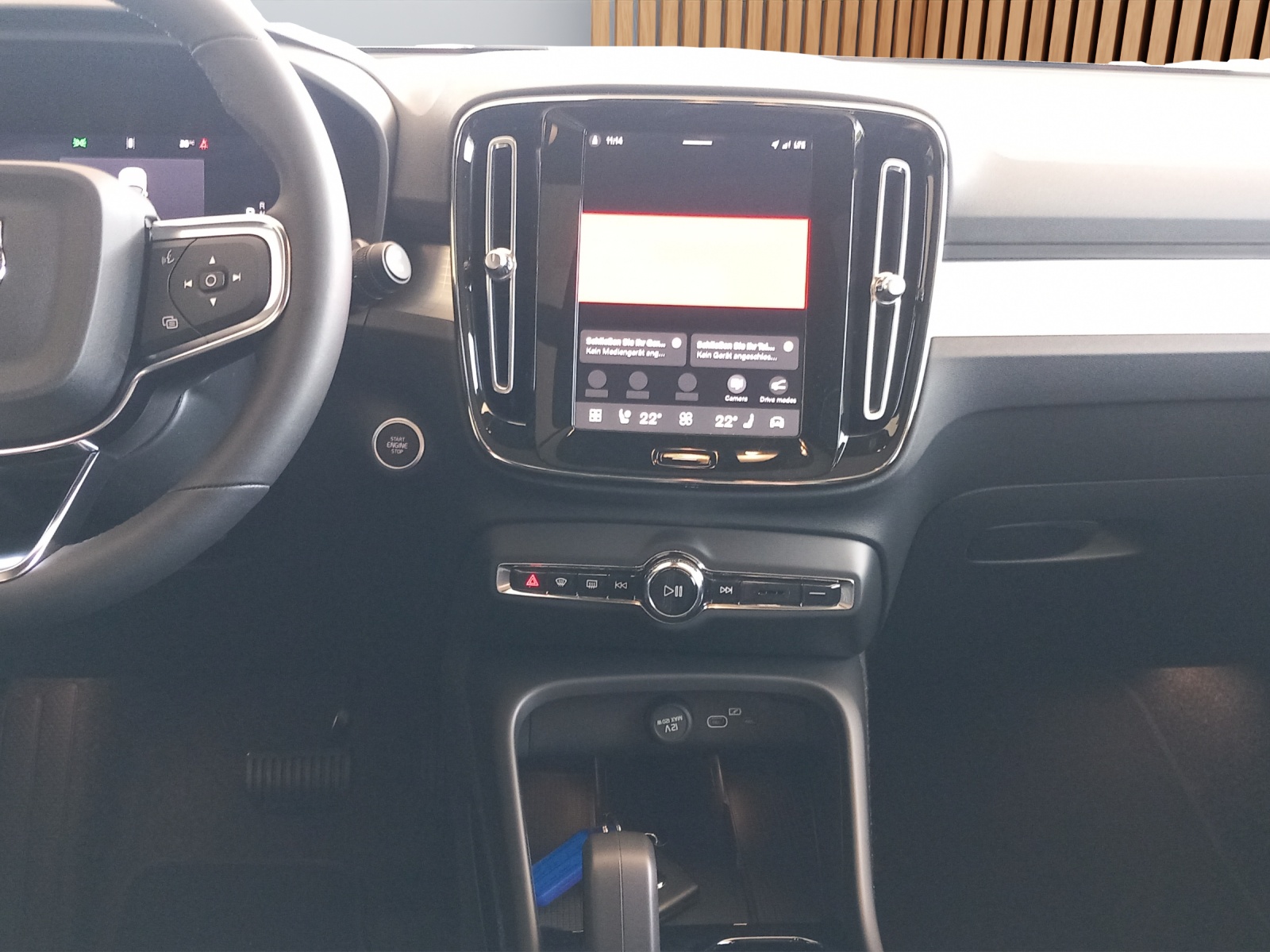 VOLVO XC40 2.0 B4 MH Black Edition-image-13