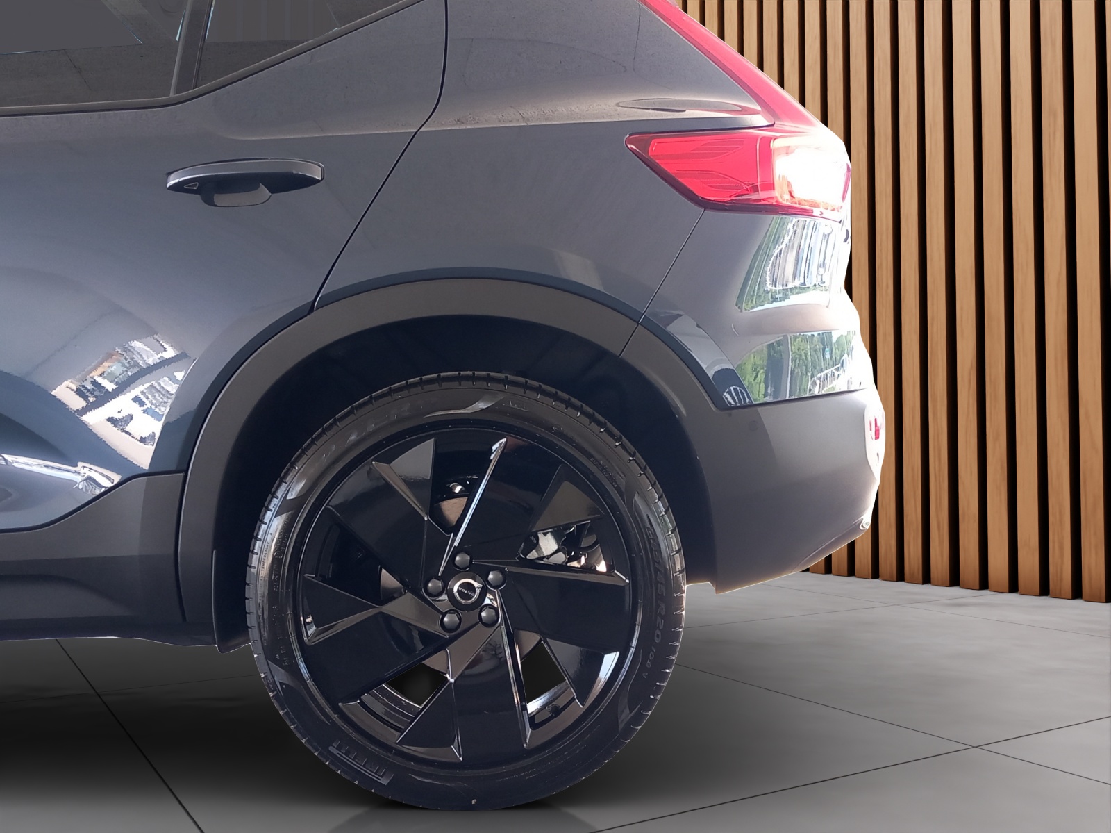 VOLVO XC40 2.0 B4 MH Black Edition-image-21