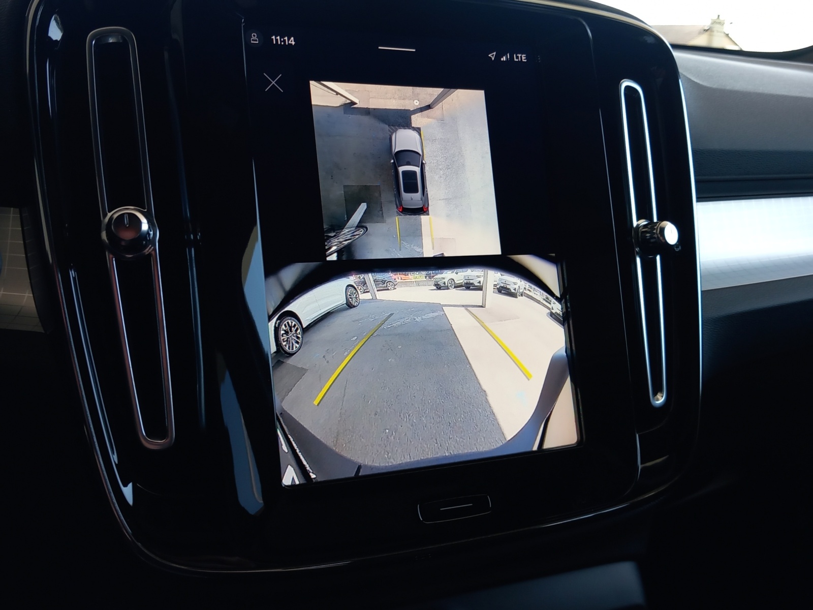 VOLVO XC40 2.0 B4 MH Black Edition-image-15