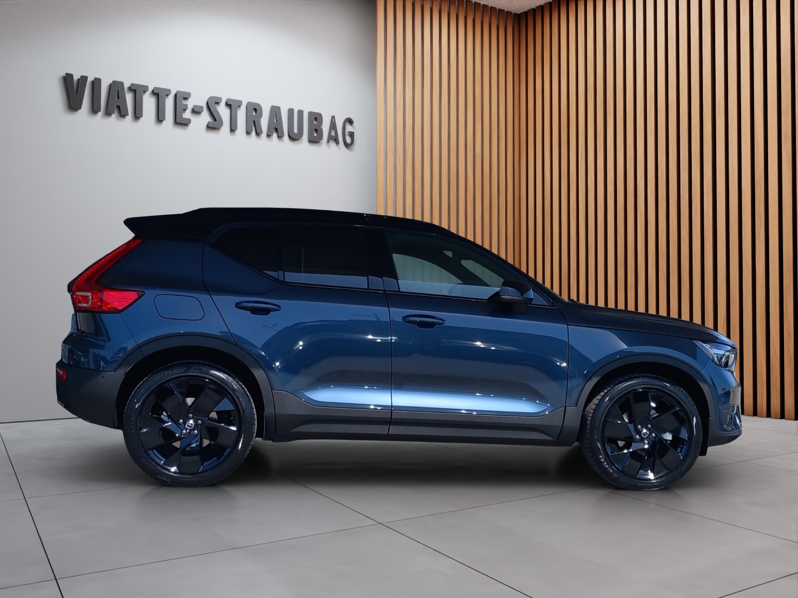 VOLVO XC40 2.0 B4 MH Black Edition-image-6