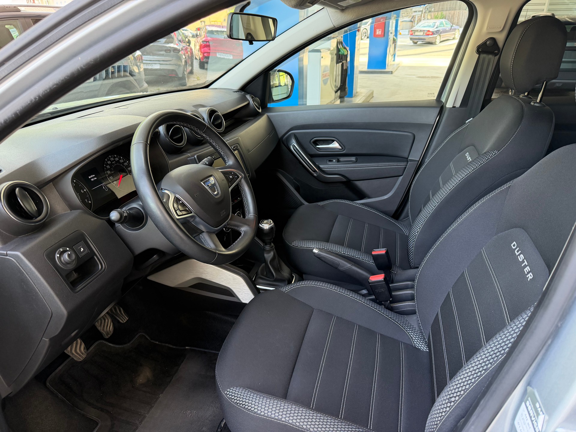 DACIA Duster dCi 115 Celebration 4x4-image-5