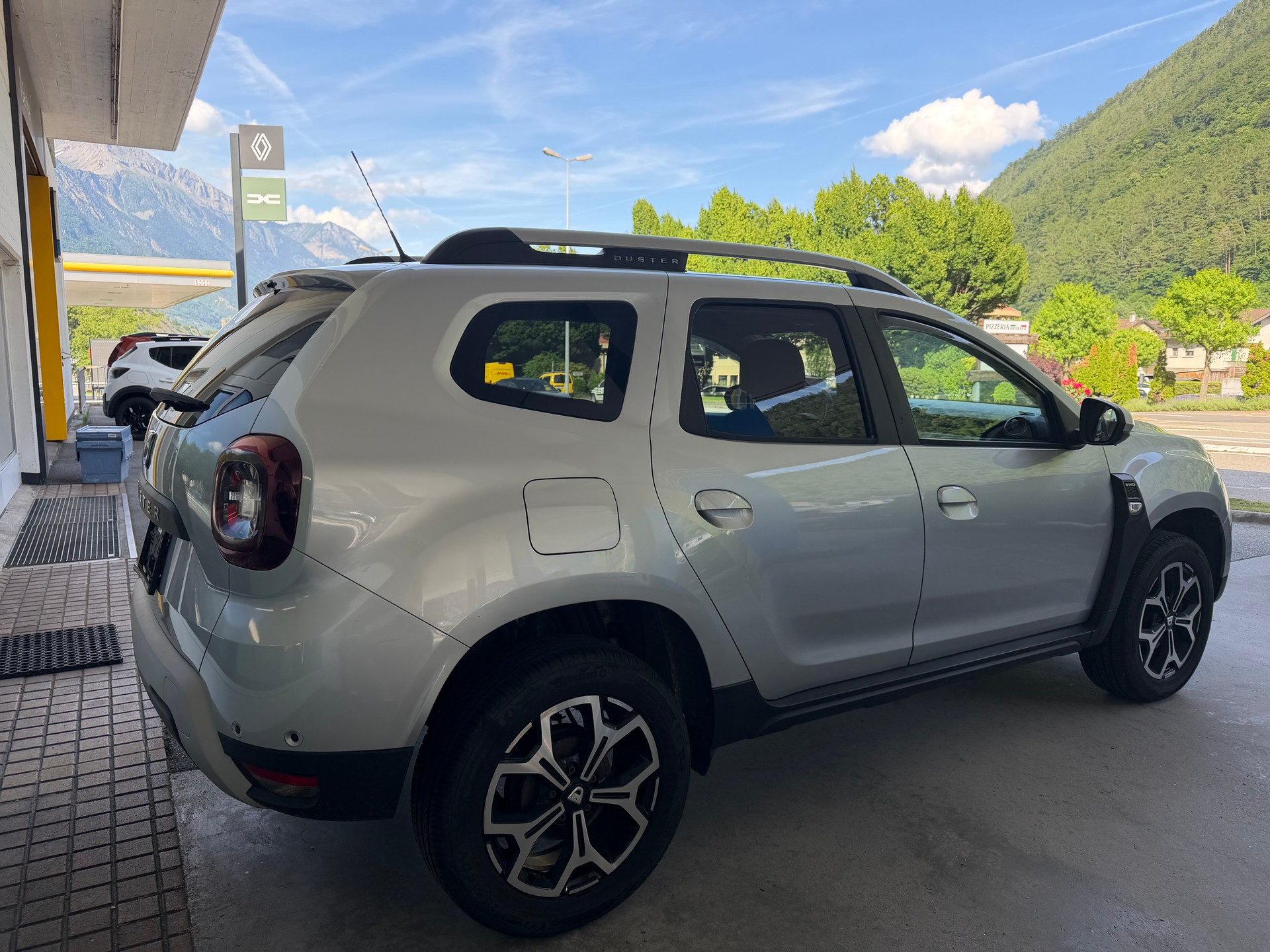 DACIA Duster dCi 115 Celebration 4x4-image-2
