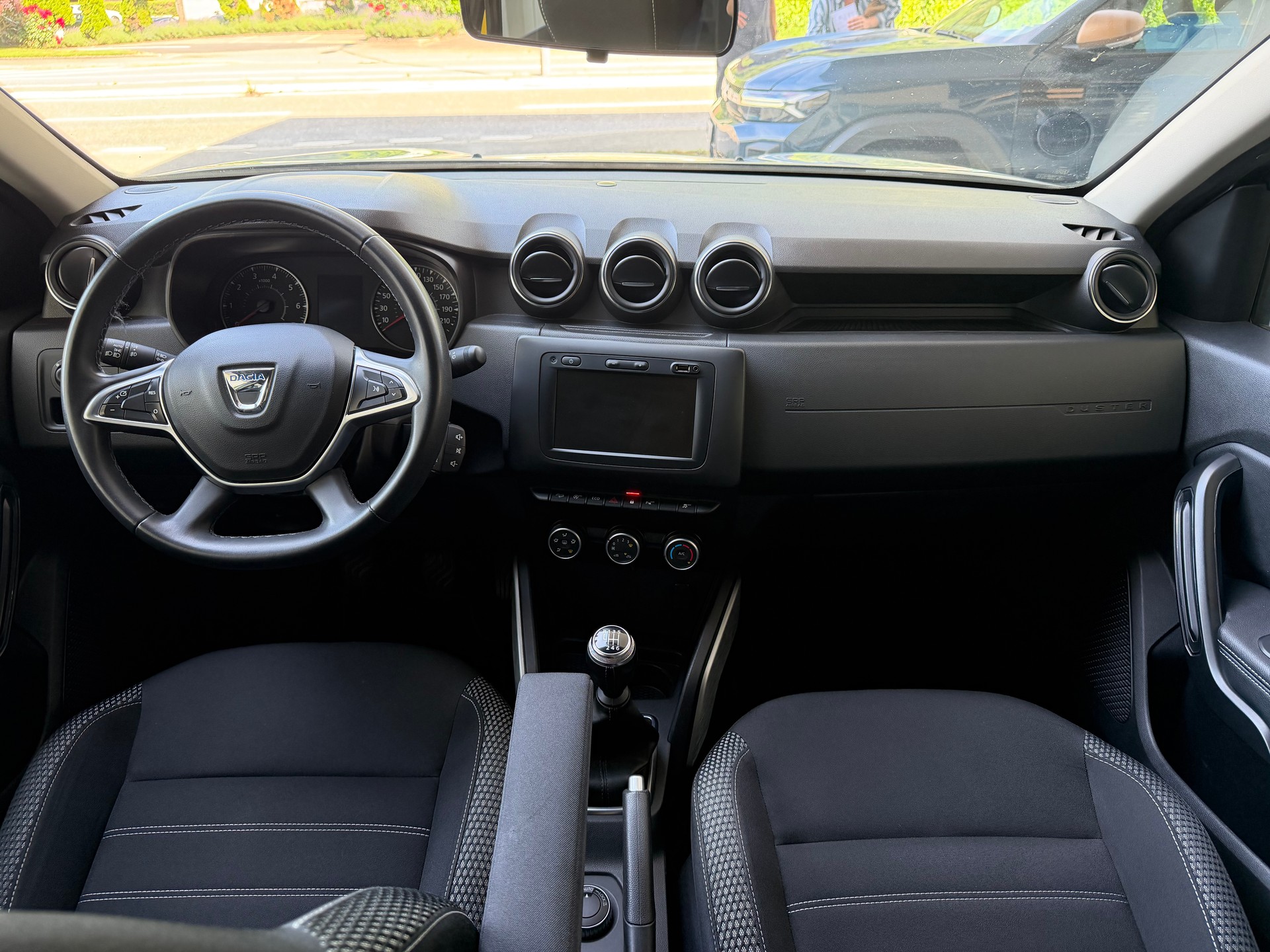 DACIA Duster dCi 115 Celebration 4x4-image-7